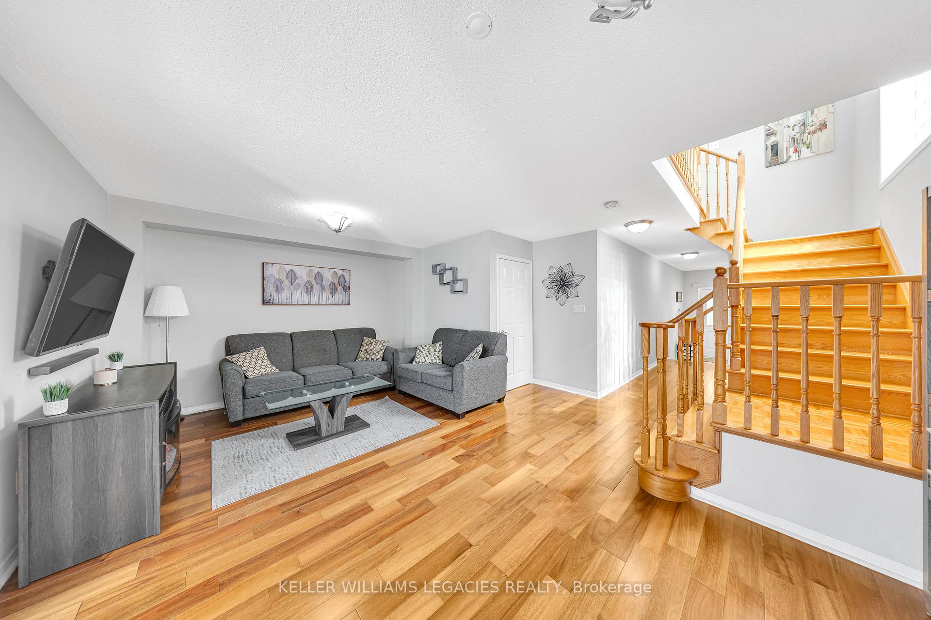 Photo 10 of 11 Neuchatel Avenue, Vaughan, Vellore Village — HOMEH