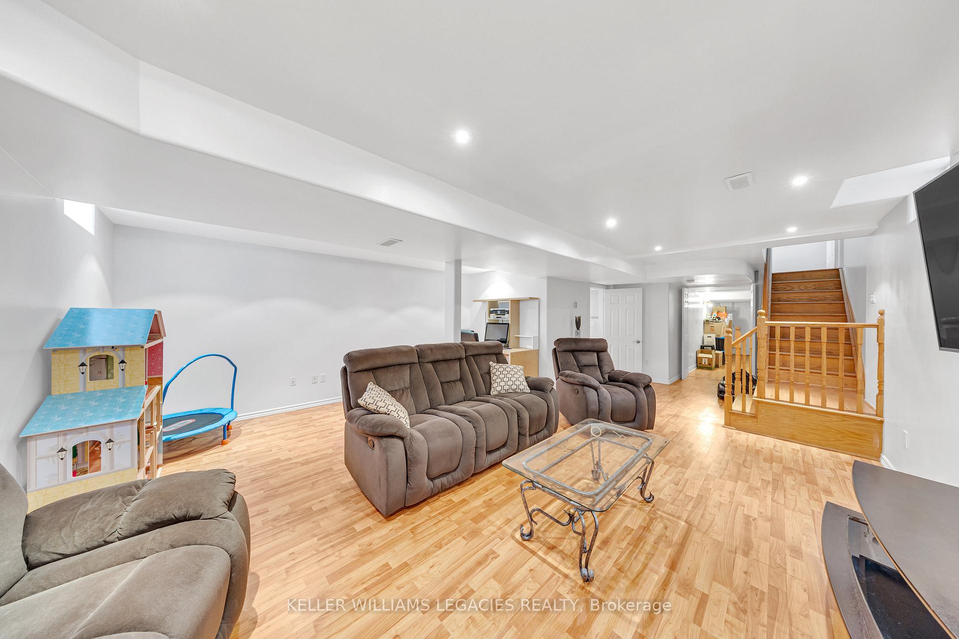 Photo 38 of 11 Neuchatel Avenue, Vaughan, Vellore Village — HOMEH