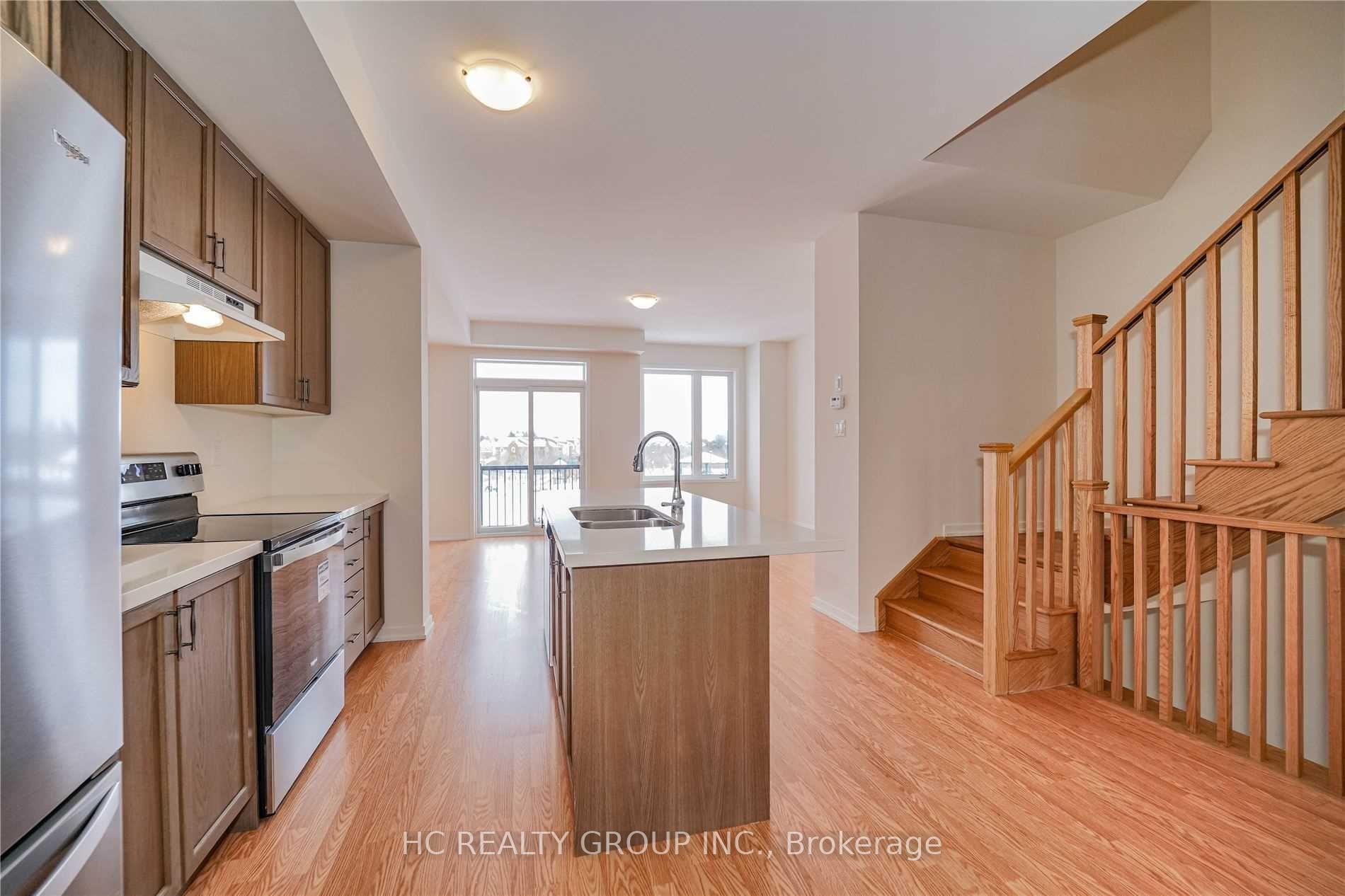 Photo 7 of 33 Rattenbury Road, Vaughan, Patterson — HOMEH