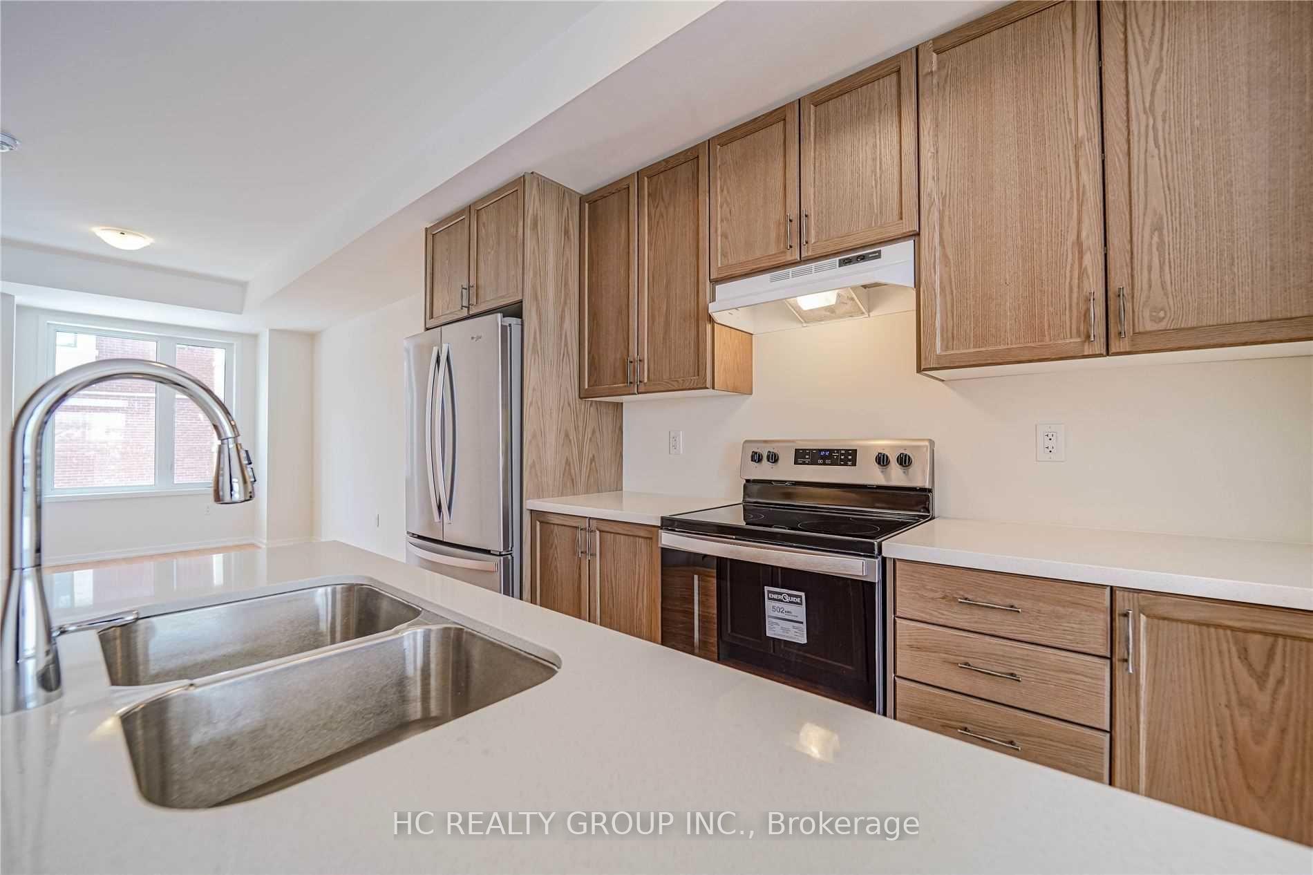Photo 10 of 33 Rattenbury Road, Vaughan, Patterson — HOMEH
