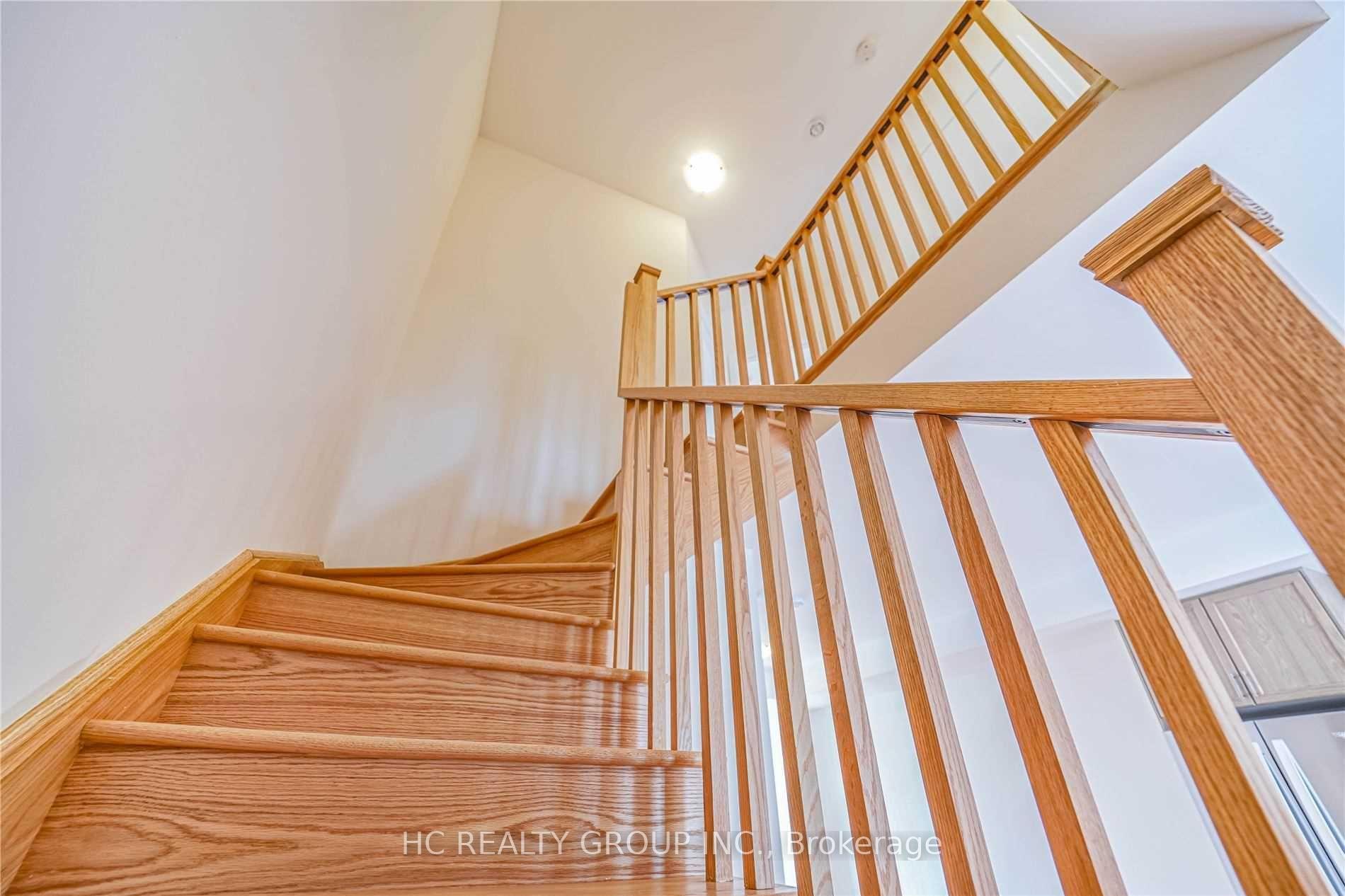 Photo 17 of 33 Rattenbury Road, Vaughan, Patterson — HOMEH