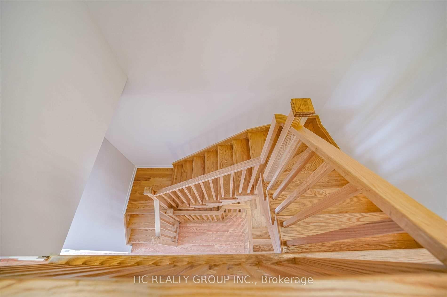 Photo 18 of 33 Rattenbury Road, Vaughan, Patterson — HOMEH