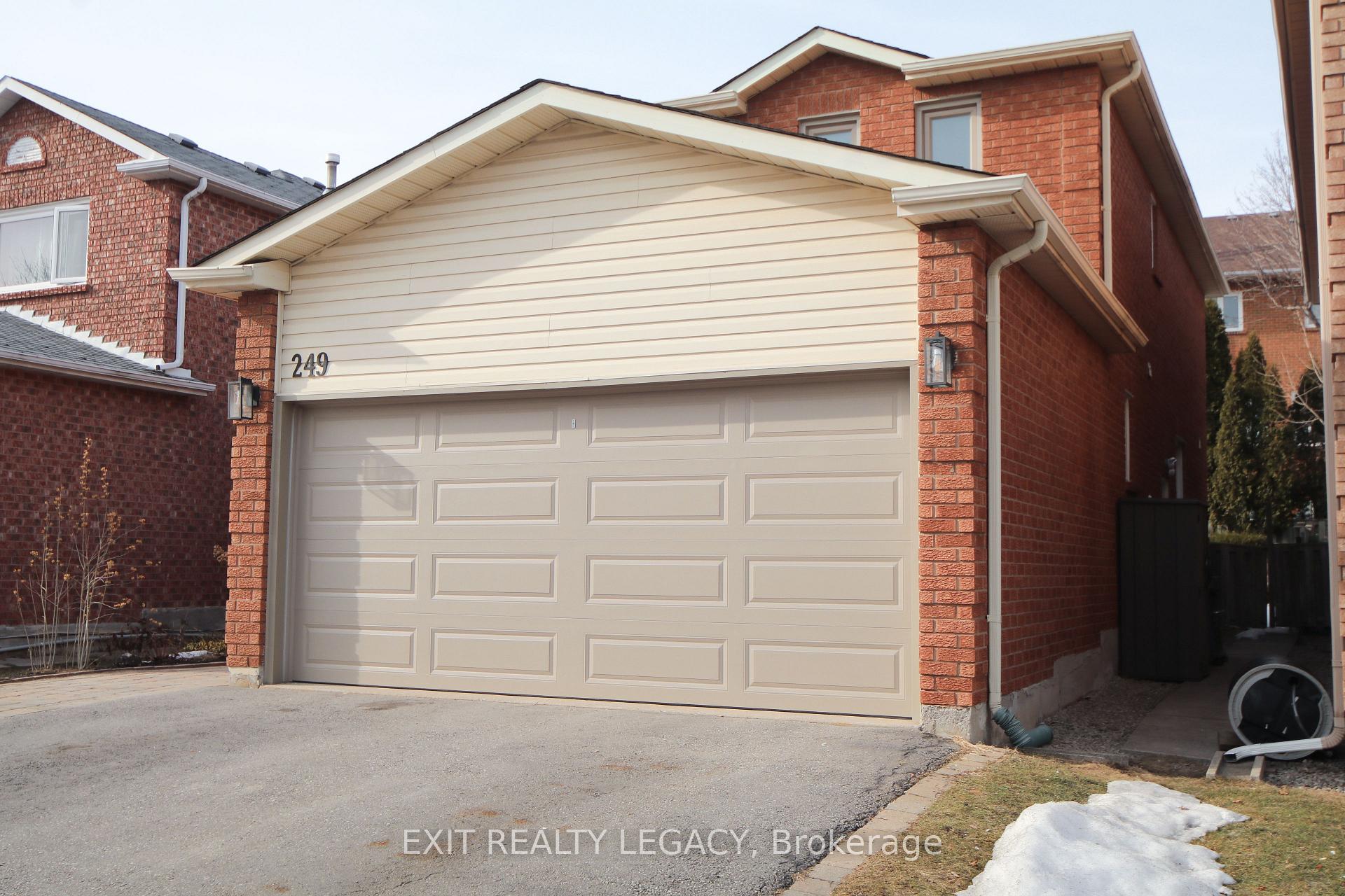 Photo 2 of 249 Thornway Avenue, Vaughan, Brownridge — HOMEH