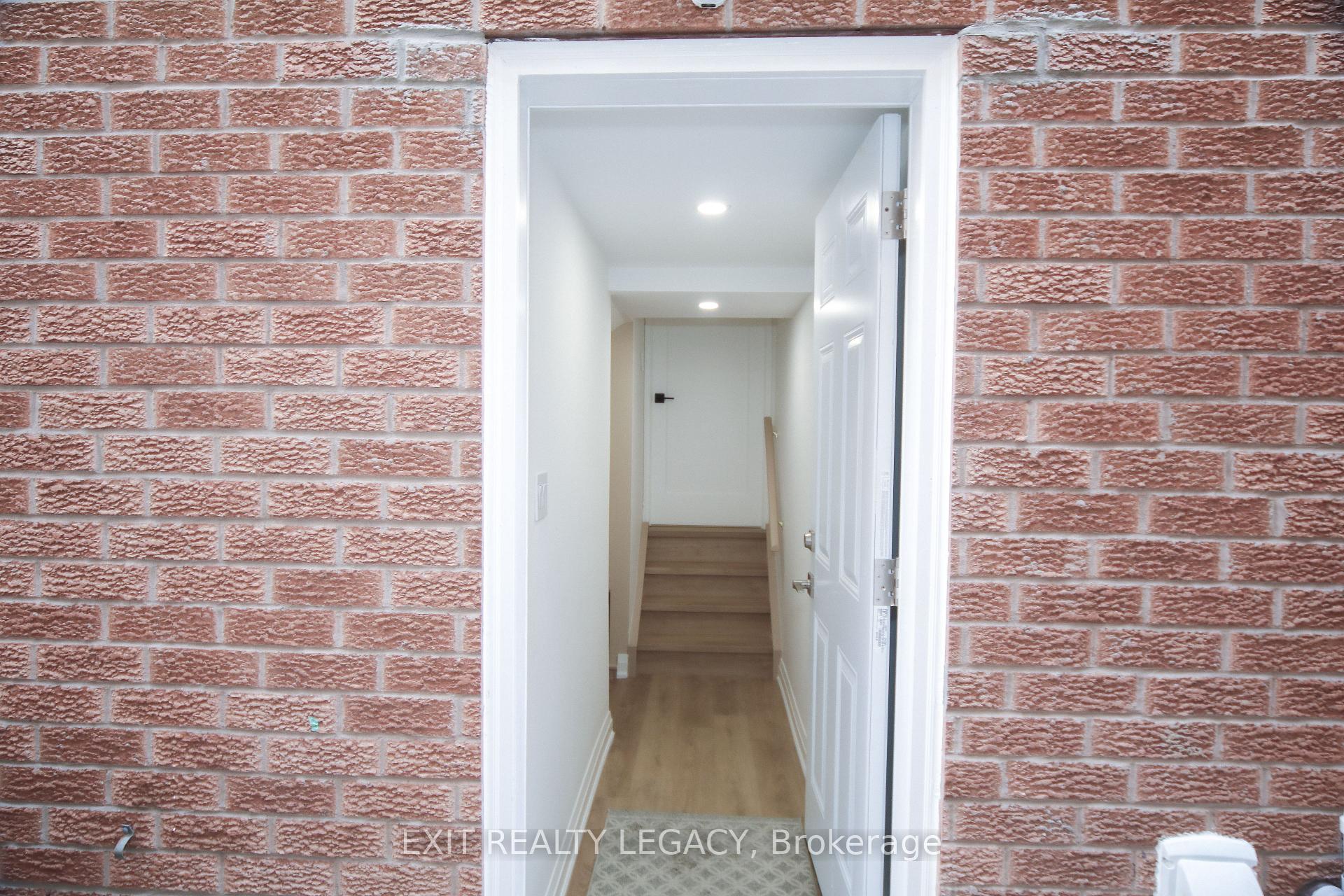 Photo 4 of 249 Thornway Avenue, Vaughan, Brownridge — HOMEH