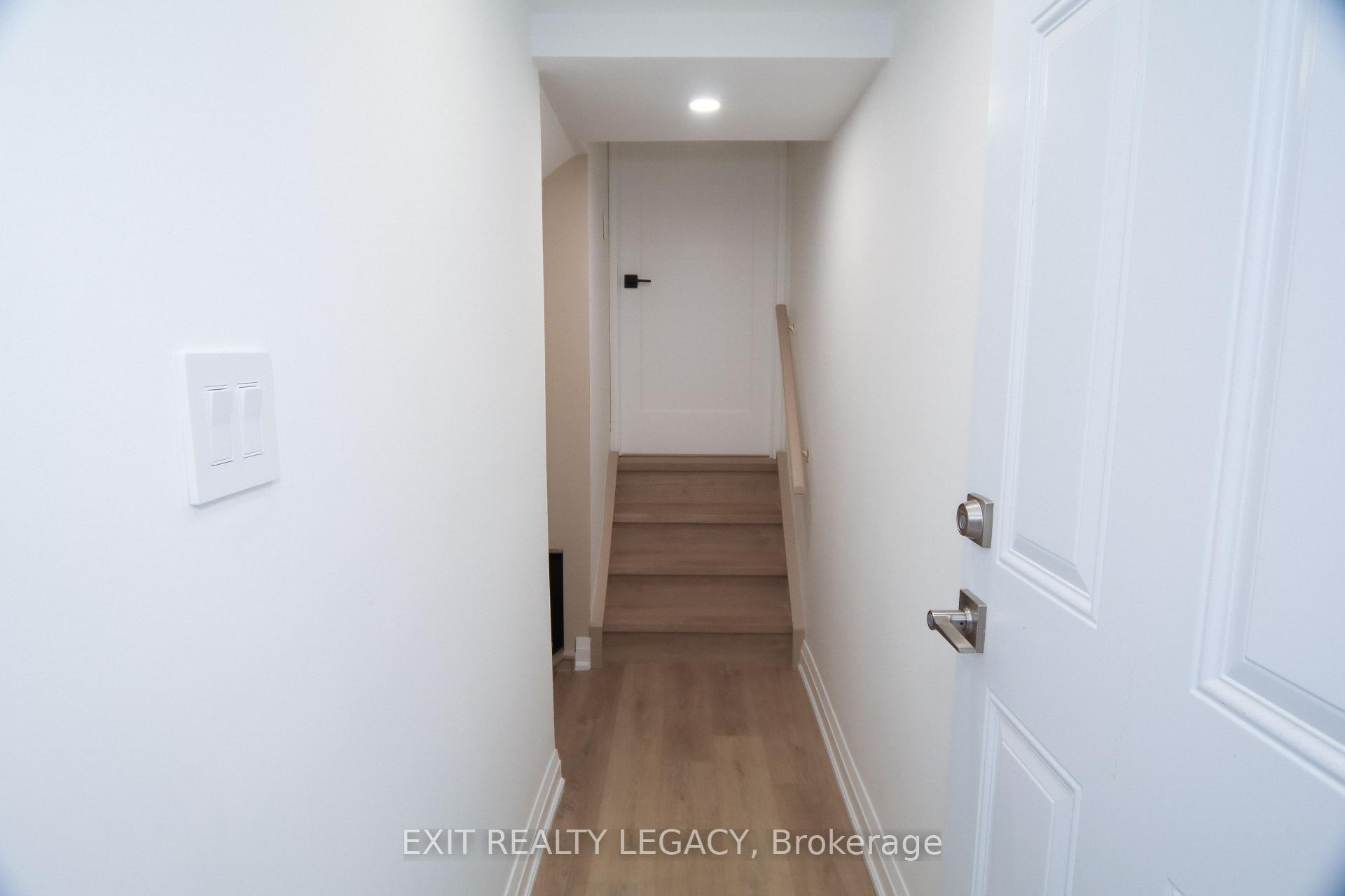 Photo 5 of 249 Thornway Avenue, Vaughan, Brownridge — HOMEH