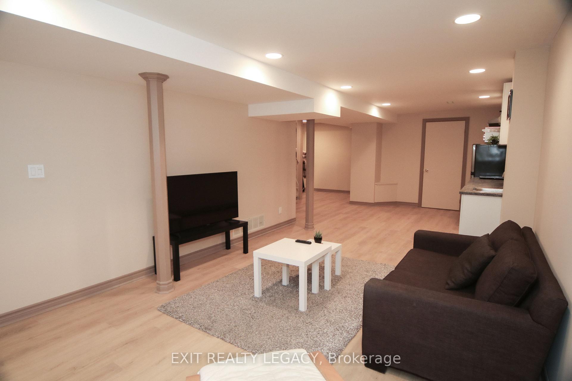 Photo 9 of 249 Thornway Avenue, Vaughan, Brownridge — HOMEH