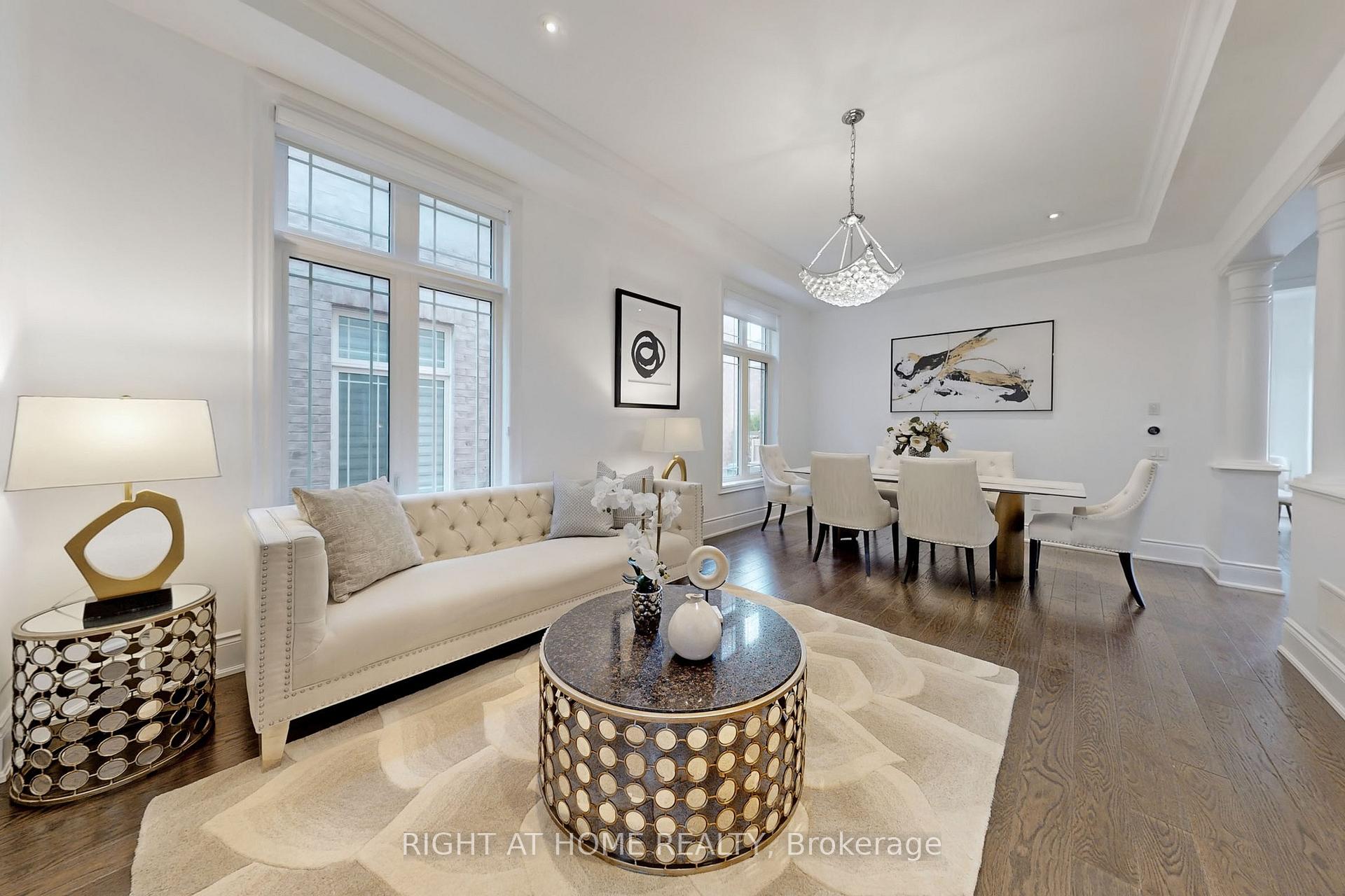 Photo 2 of 18 Condor Way, Vaughan, Kleinburg — HOMEH