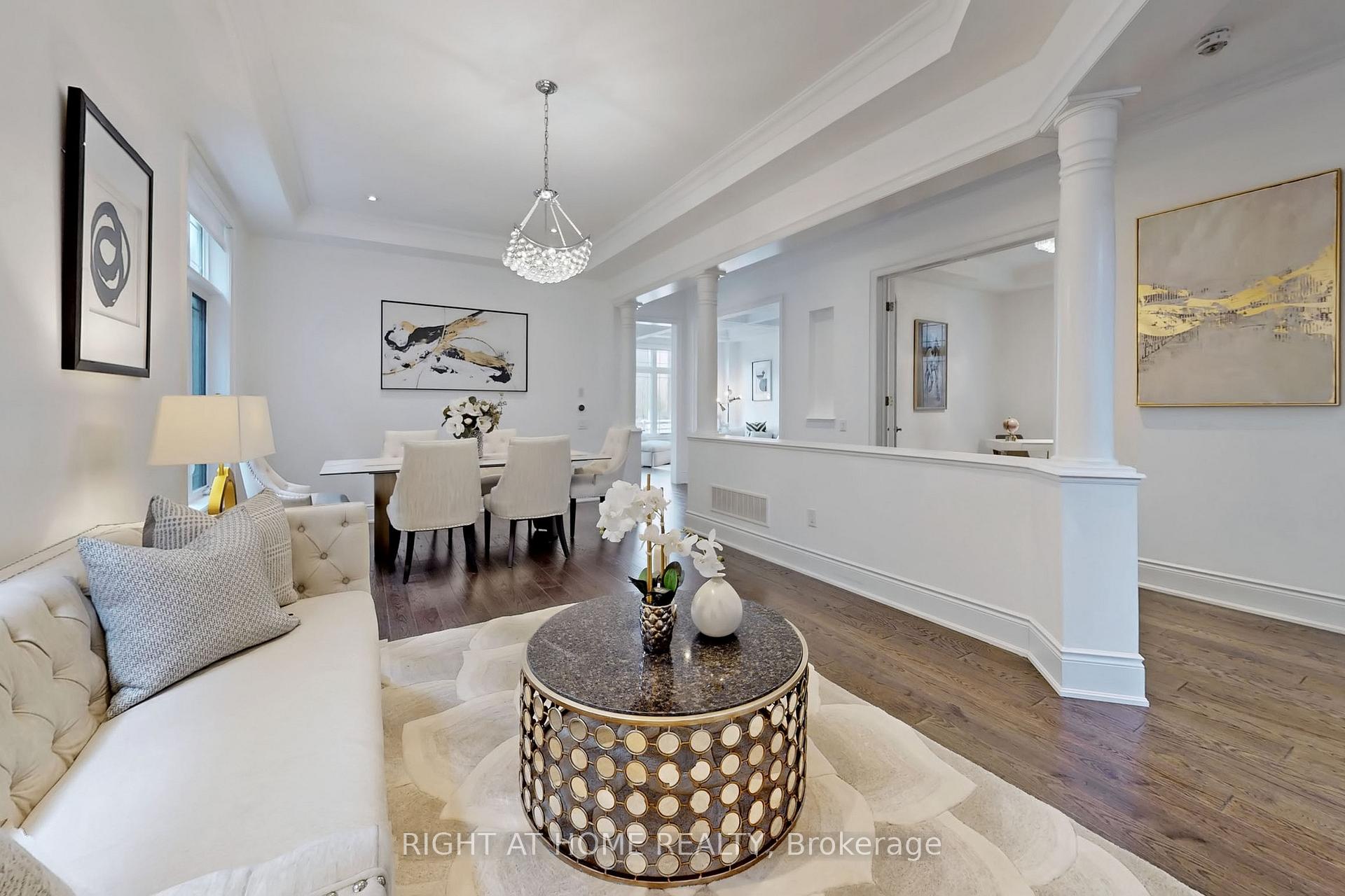 Photo 3 of 18 Condor Way, Vaughan, Kleinburg — HOMEH