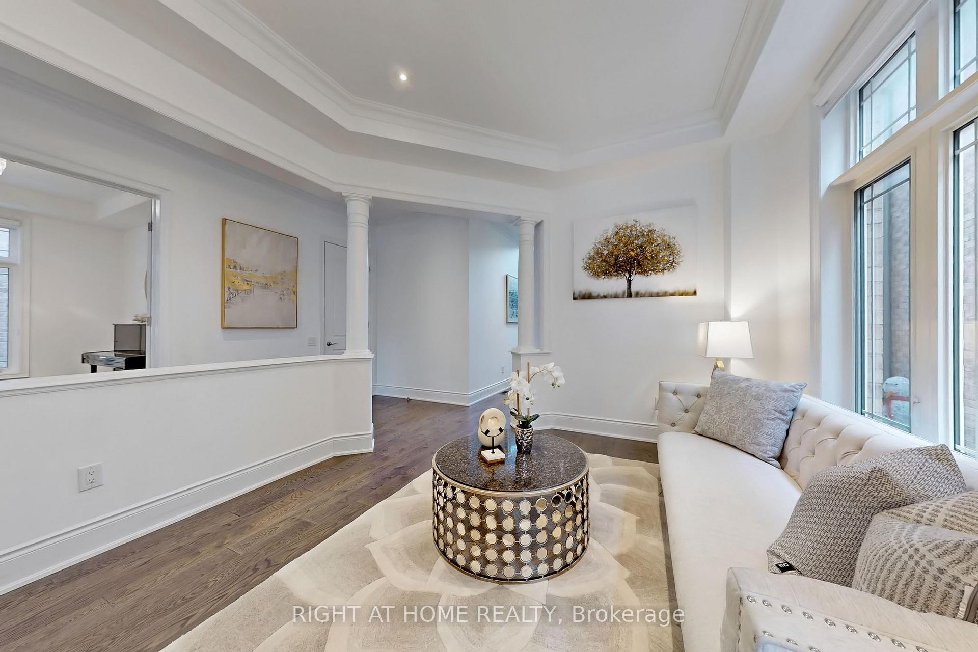 Photo 4 of 18 Condor Way, Vaughan, Kleinburg — HOMEH
