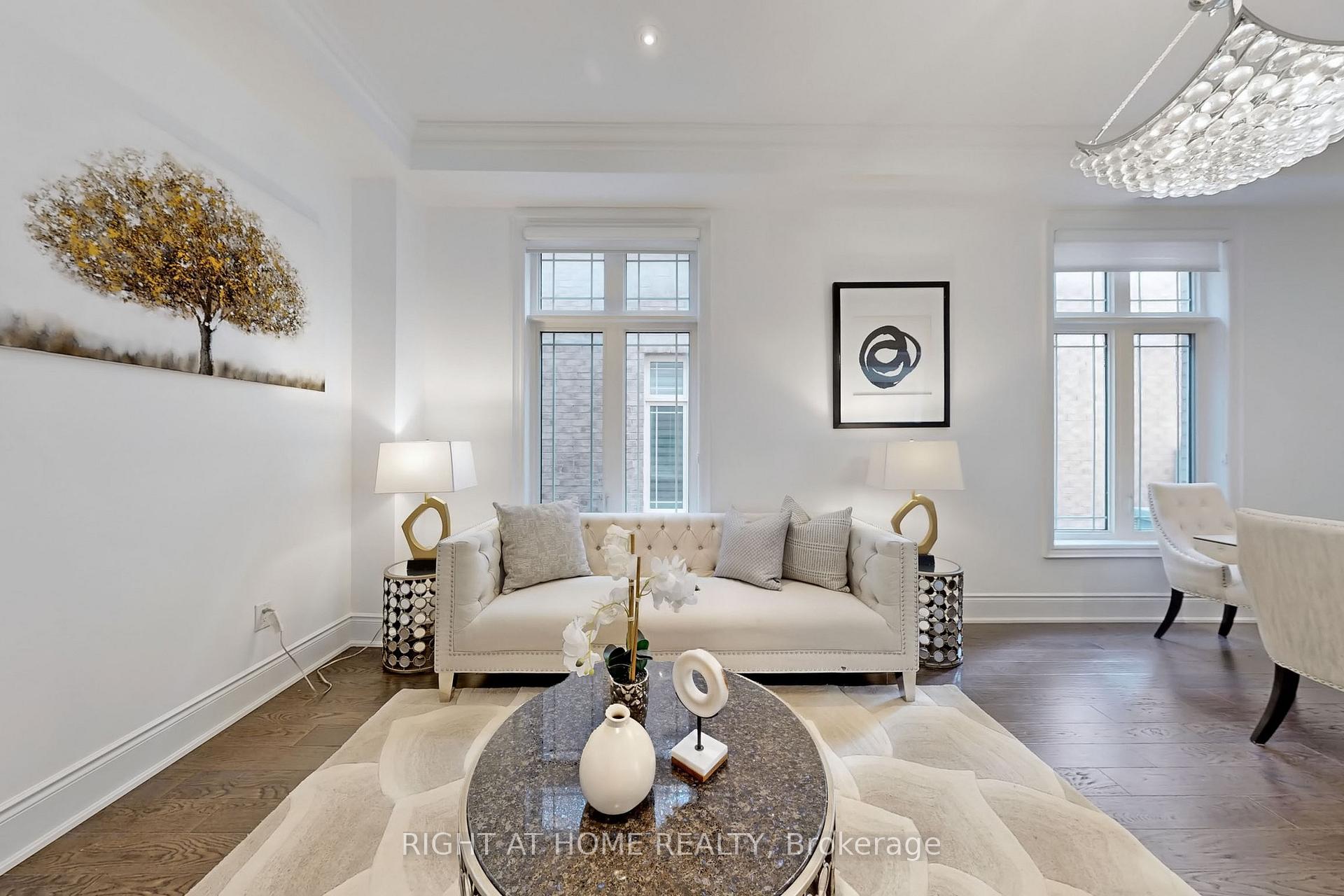 Photo 5 of 18 Condor Way, Vaughan, Kleinburg — HOMEH