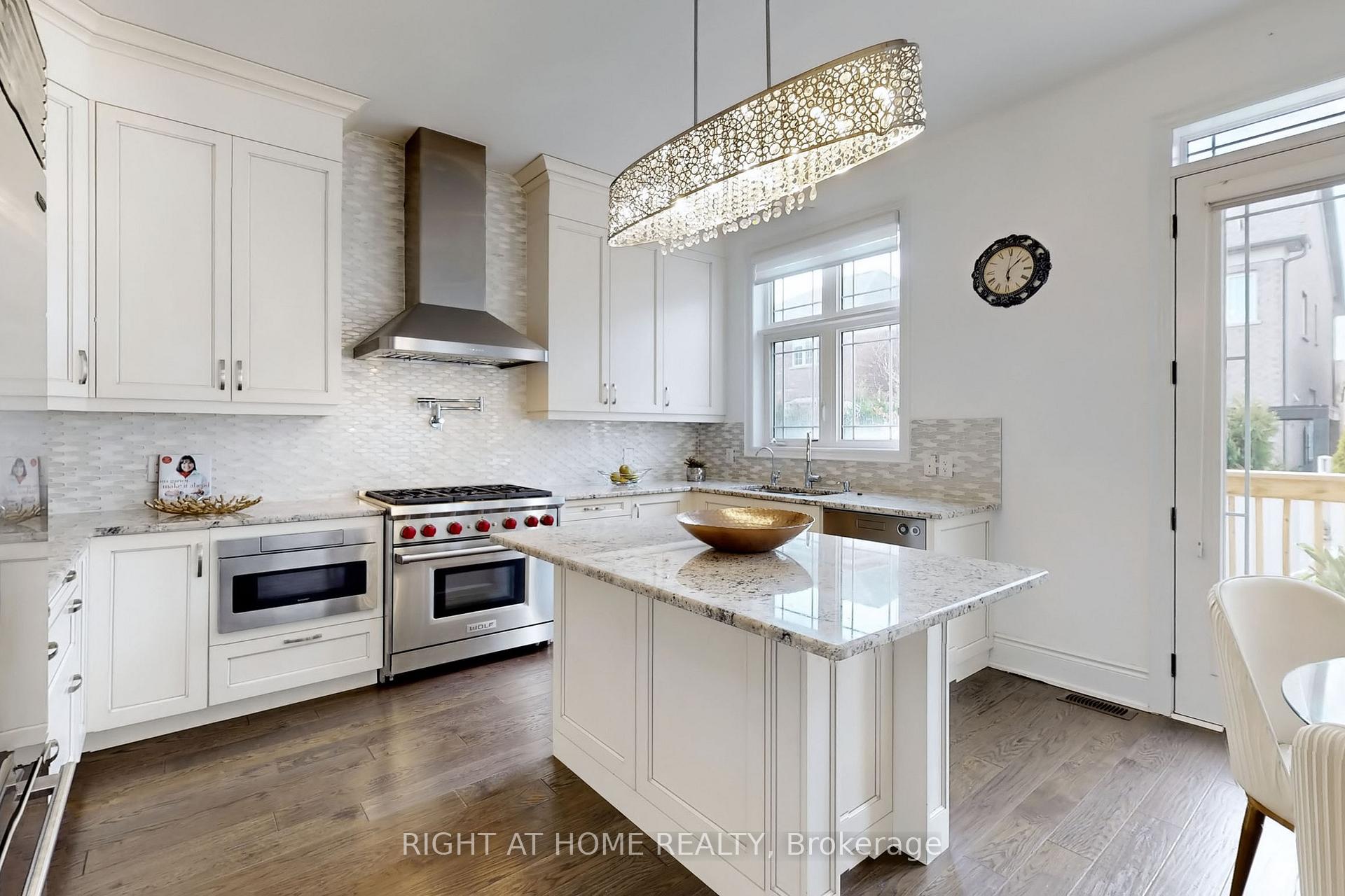 Photo 13 of 18 Condor Way, Vaughan, Kleinburg — HOMEH