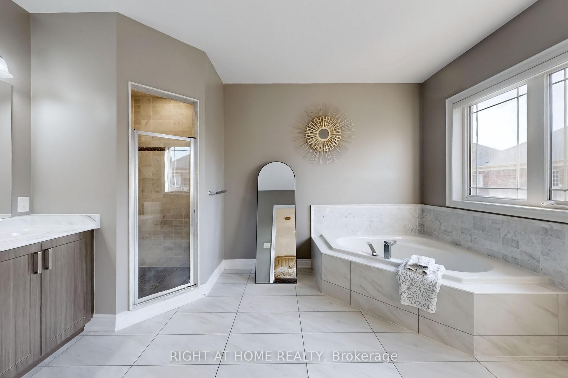 Photo 24 of 18 Condor Way, Vaughan, Kleinburg — HOMEH