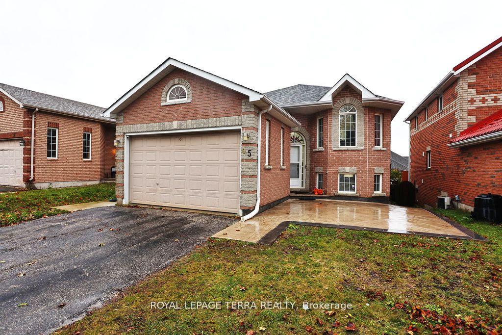 Photo 1 of 45 Peregrine Road, Barrie, Little Lake — HOMEH