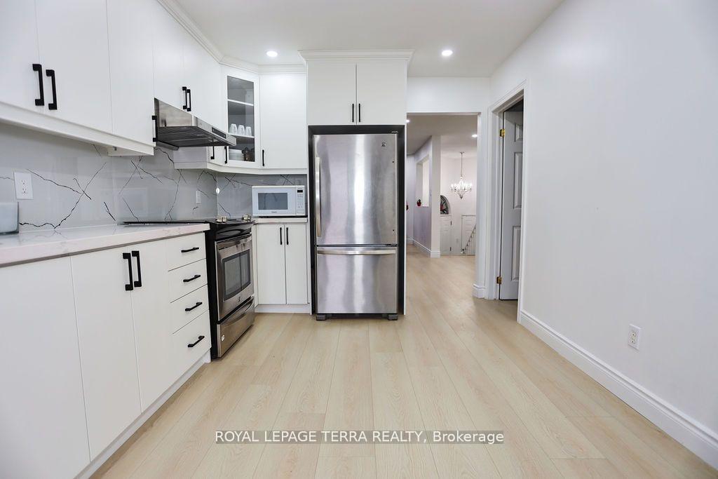 Photo 10 of 45 Peregrine Road, Barrie, Little Lake — HOMEH