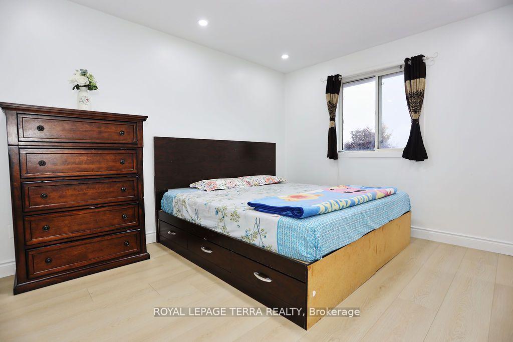 Photo 15 of 45 Peregrine Road, Barrie, Little Lake — HOMEH