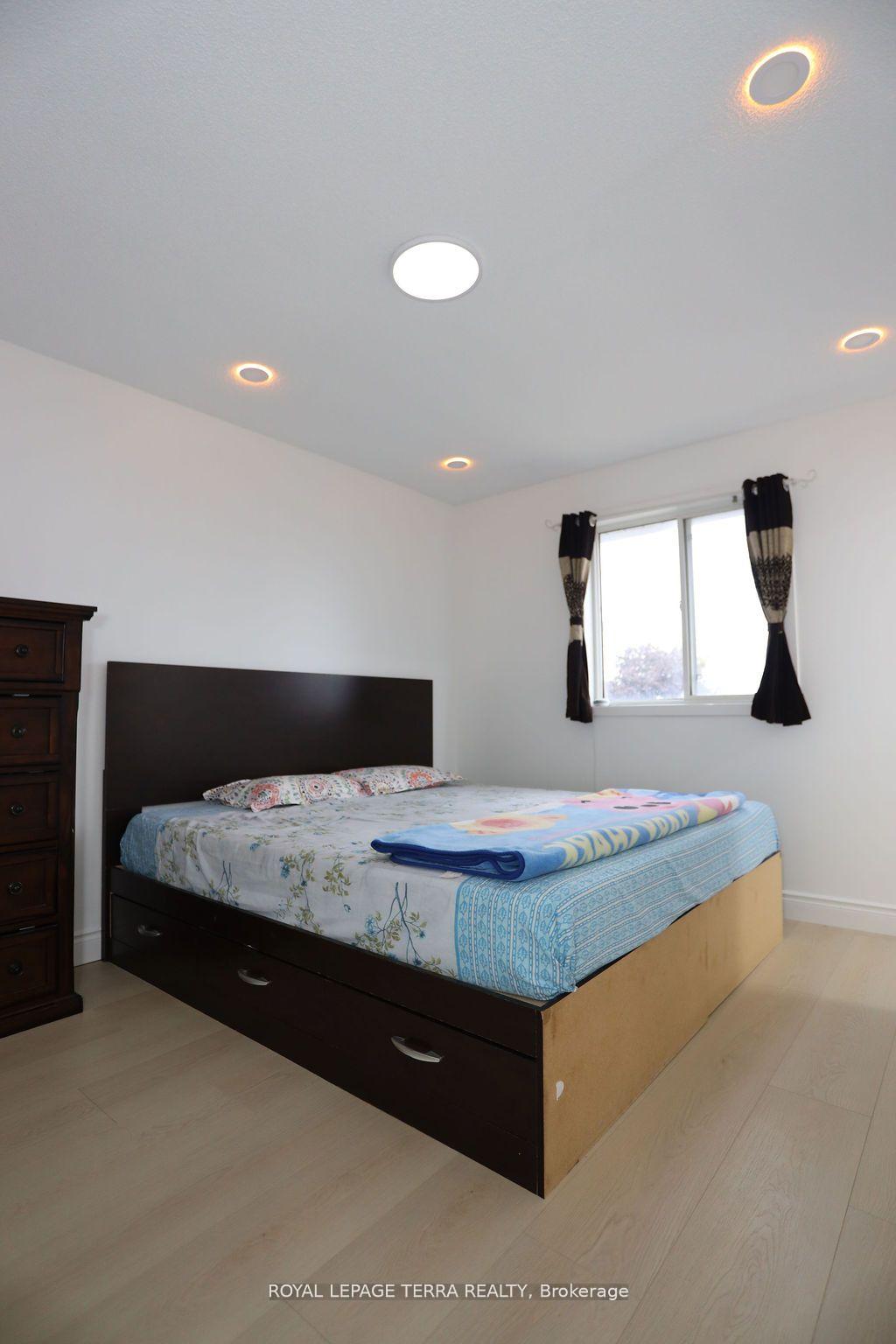 Photo 18 of 45 Peregrine Road, Barrie, Little Lake — HOMEH