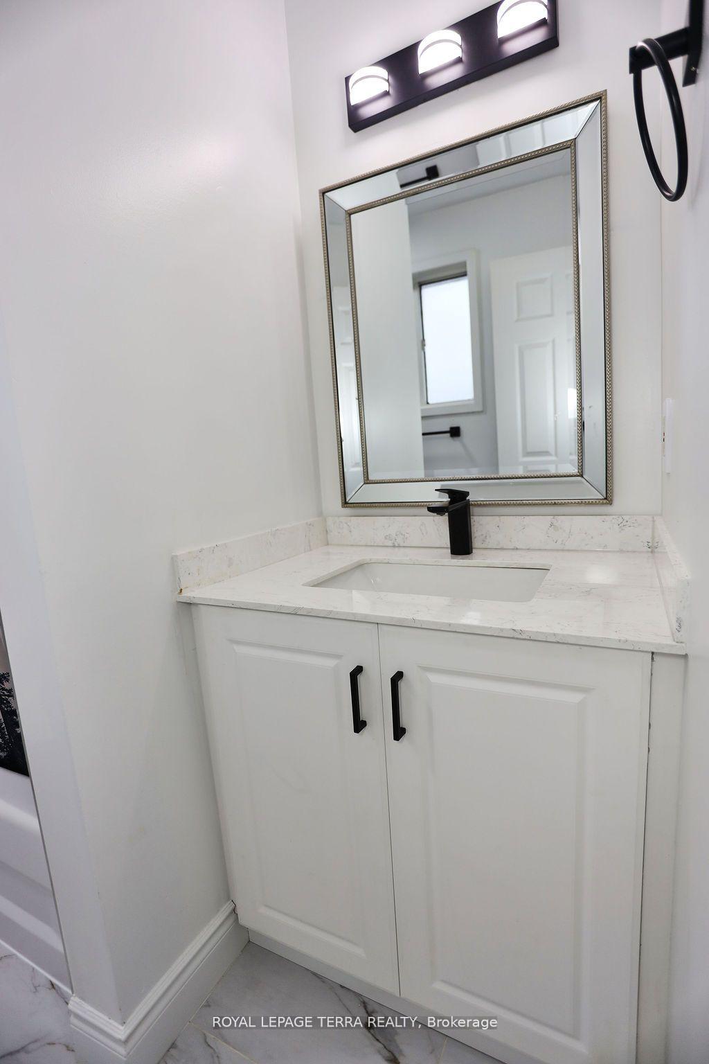 Photo 21 of 45 Peregrine Road, Barrie, Little Lake — HOMEH