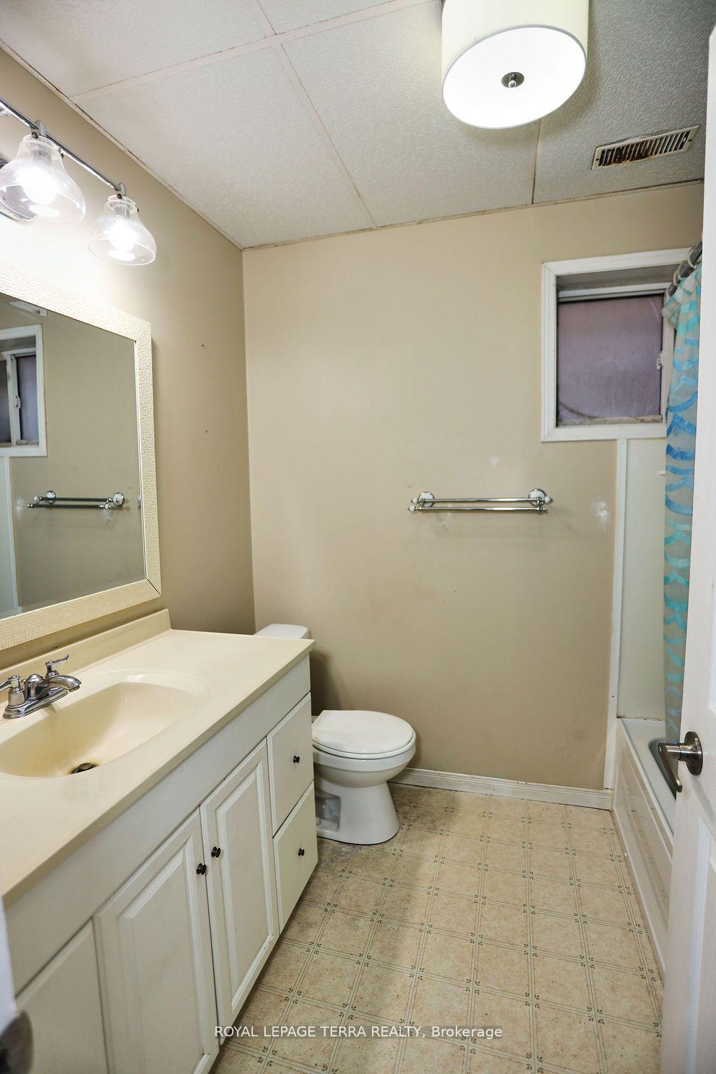 Photo 25 of 45 Peregrine Road, Barrie, Little Lake — HOMEH