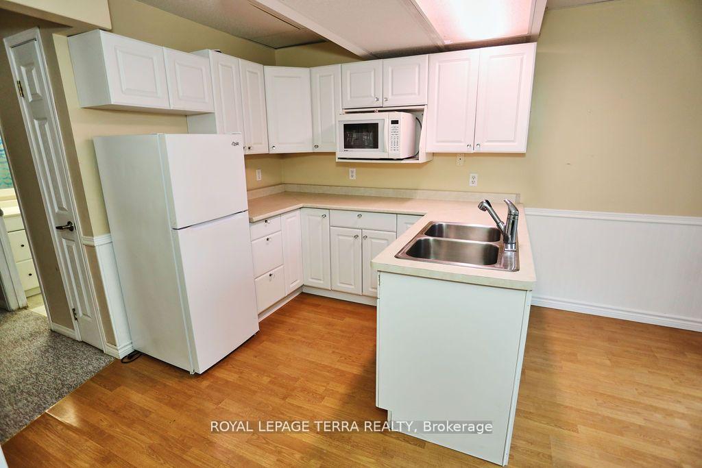 Photo 38 of 45 Peregrine Road, Barrie, Little Lake — HOMEH