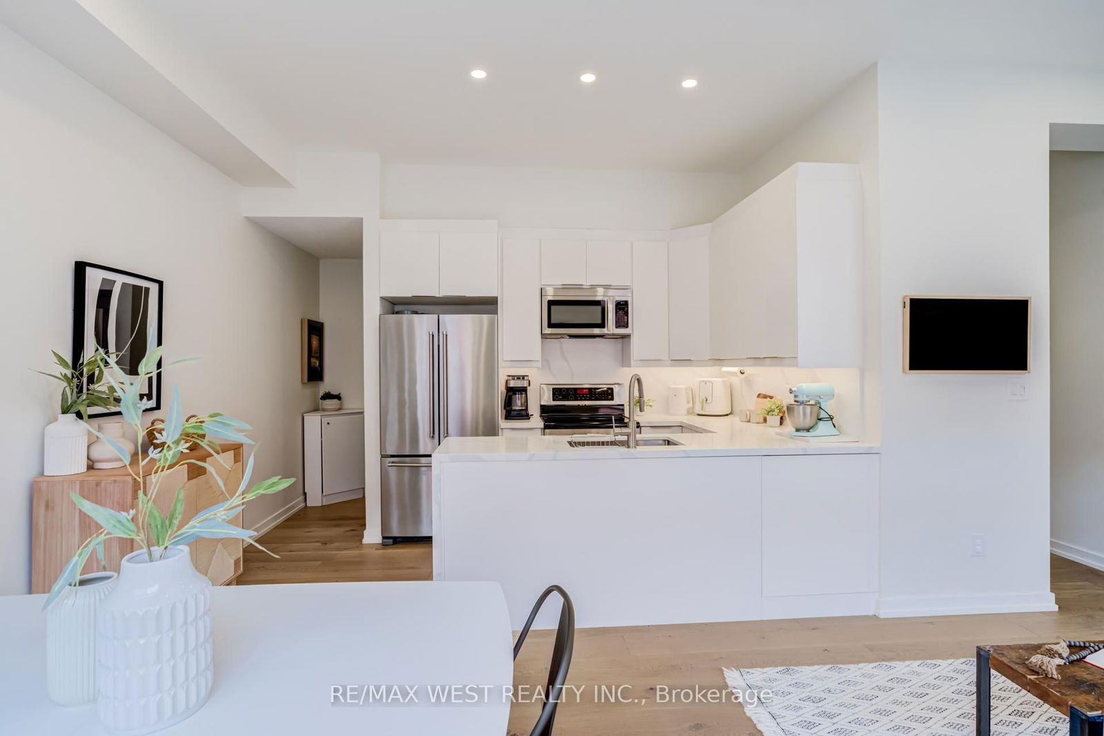 Photo 3 of Unit 3, 1396 Bloor St W, Toronto, Dovercourt-Wallace Emerson-Junction — HOMEH