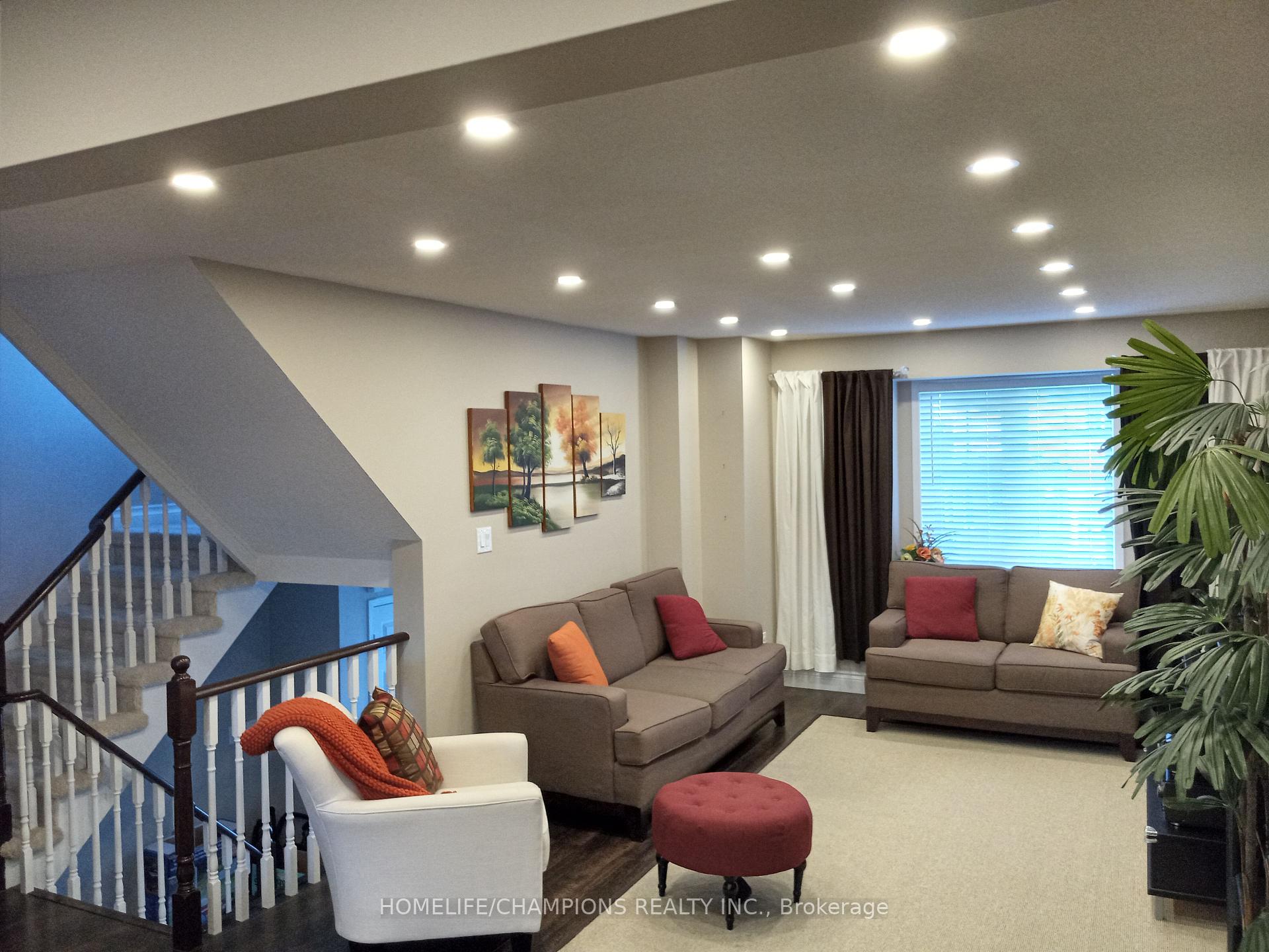 Photo 2 of 147 Stokely Crescent, Whitby, Downtown Whitby — HOMEH