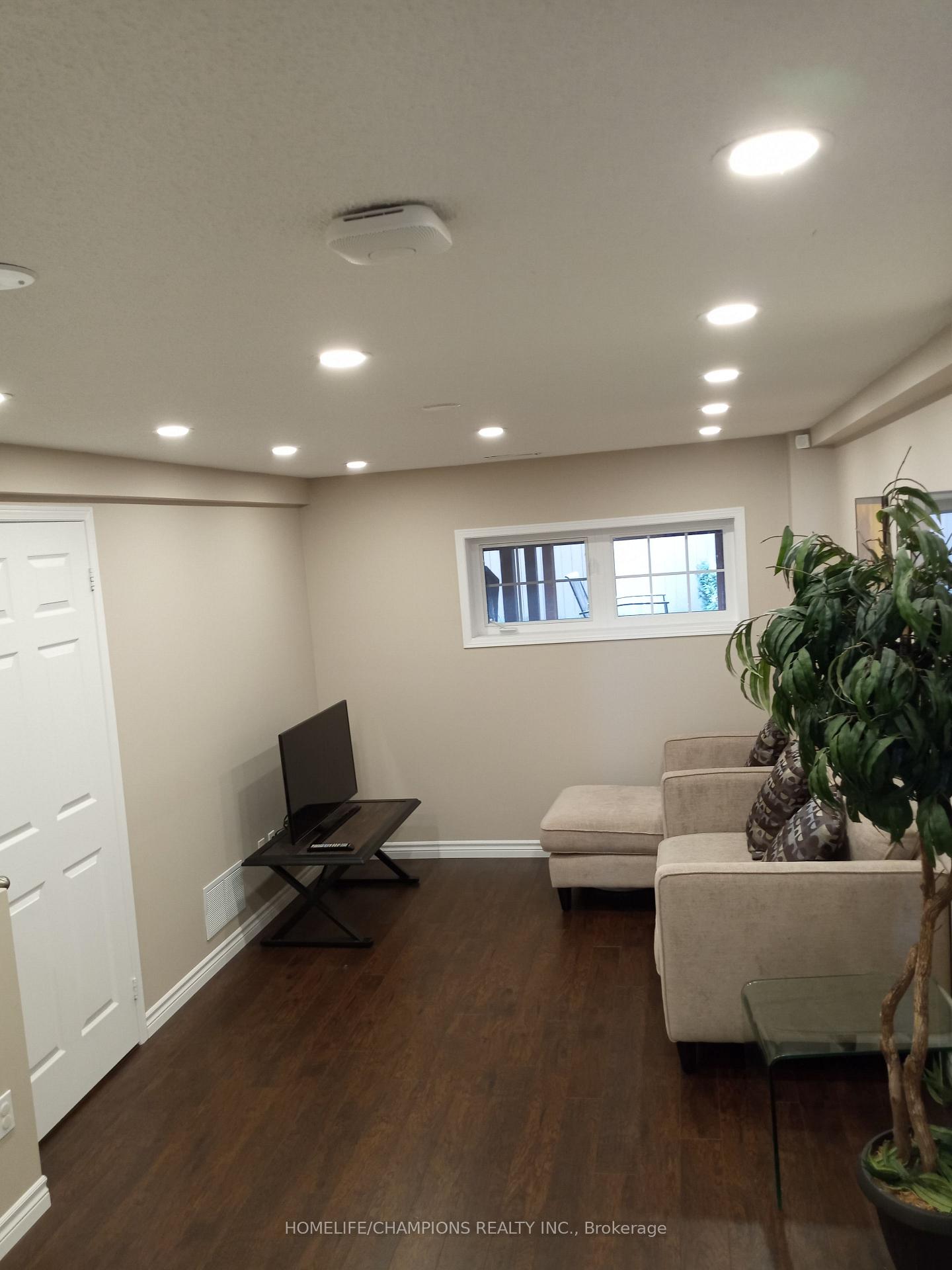 Photo 9 of 147 Stokely Crescent, Whitby, Downtown Whitby — HOMEH