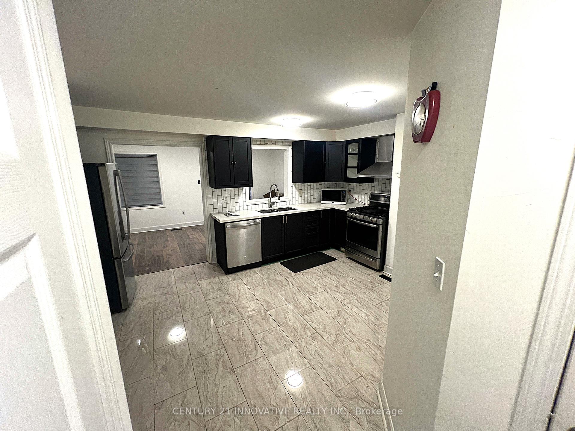 Photo 2 of 94 Kirkland Place, Whitby, Williamsburg — HOMEH