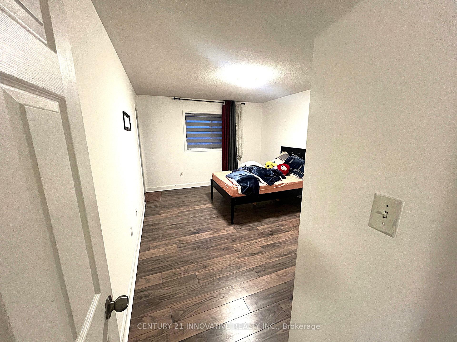 Photo 5 of 94 Kirkland Place, Whitby, Williamsburg — HOMEH