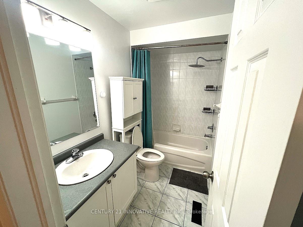 Photo 9 of 94 Kirkland Place, Whitby, Williamsburg — HOMEH