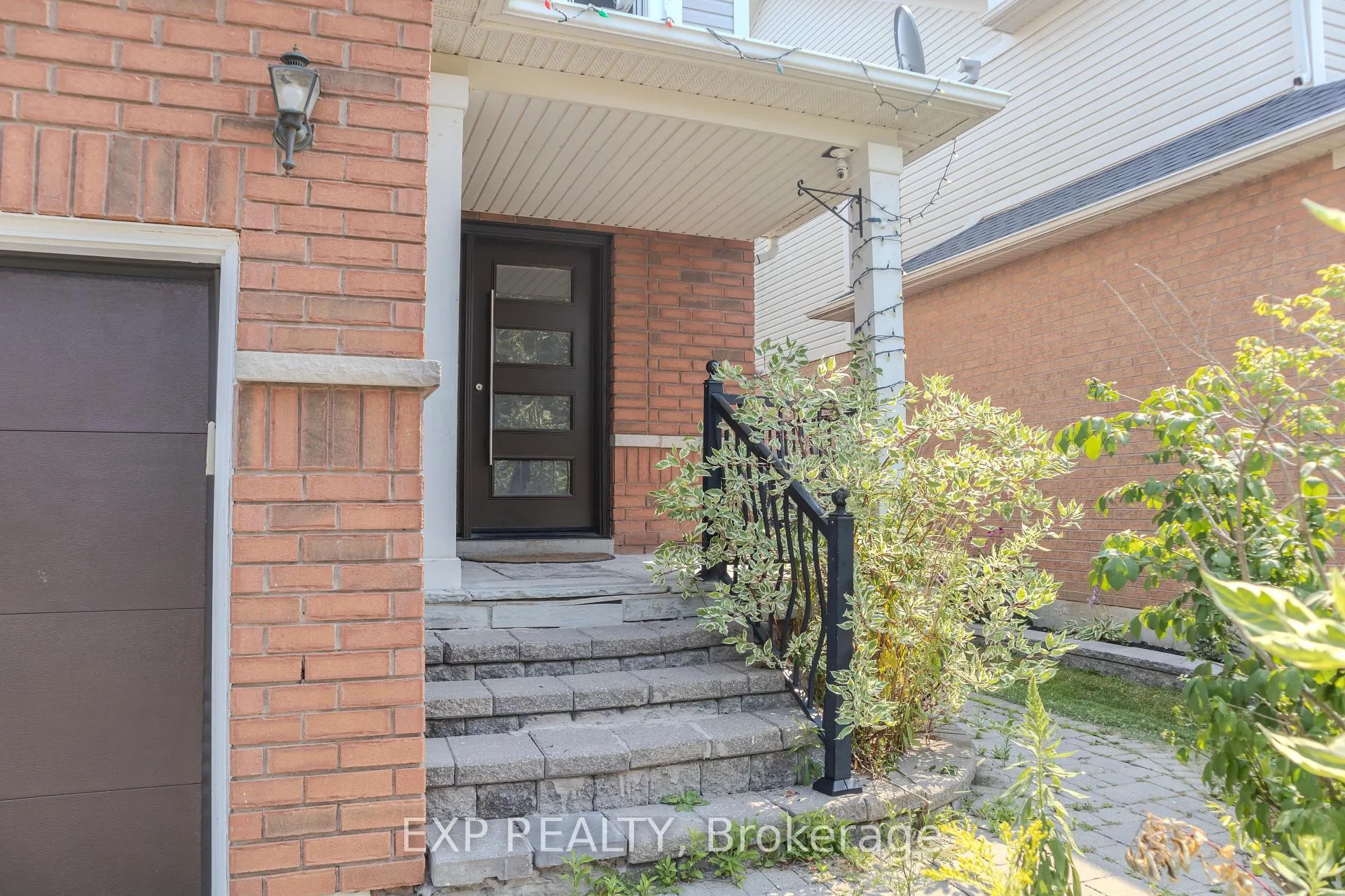 Photo 11 of 136 Kirkland Place, Whitby, Williamsburg — HOMEH