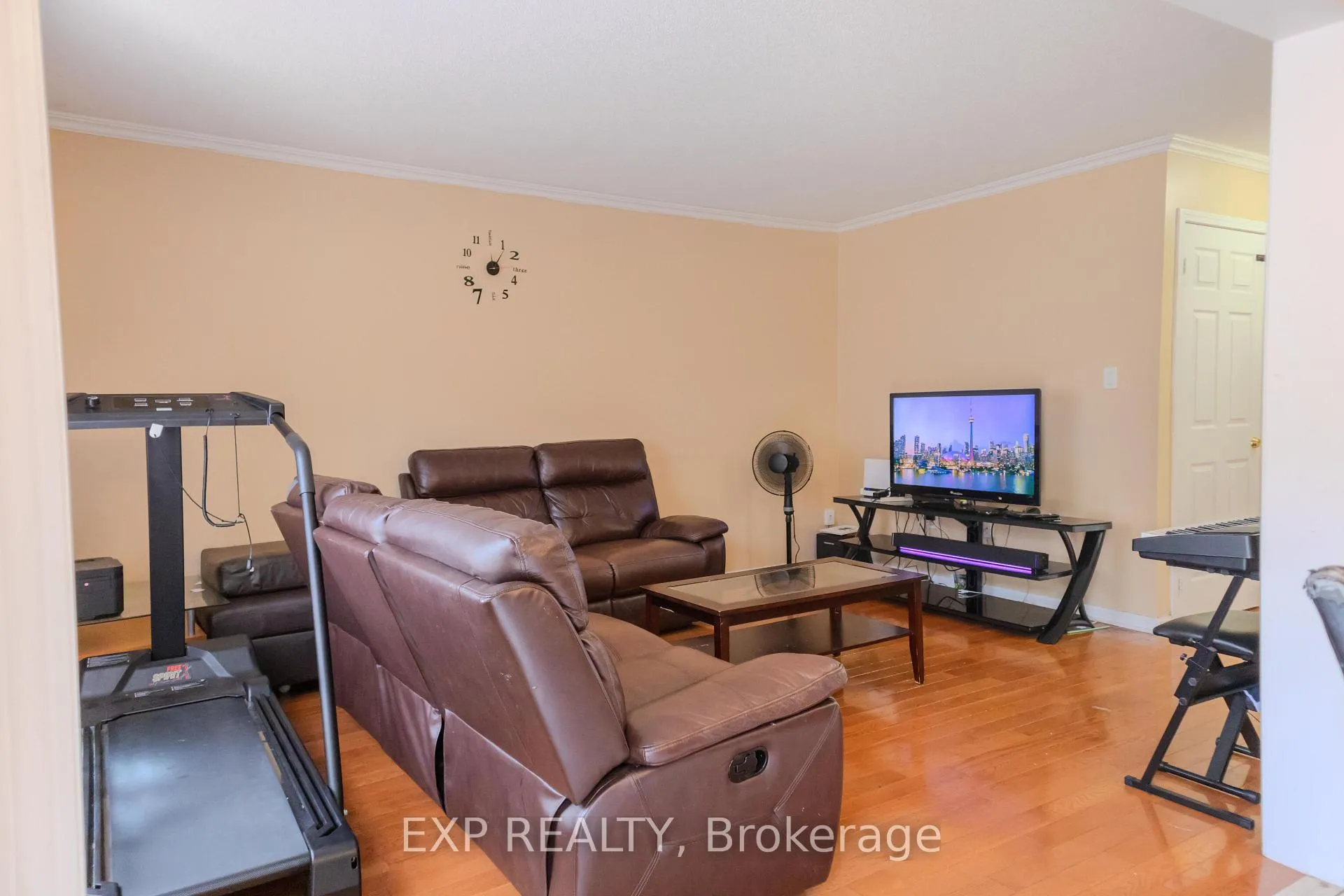 Photo 13 of 136 Kirkland Place, Whitby, Williamsburg — HOMEH