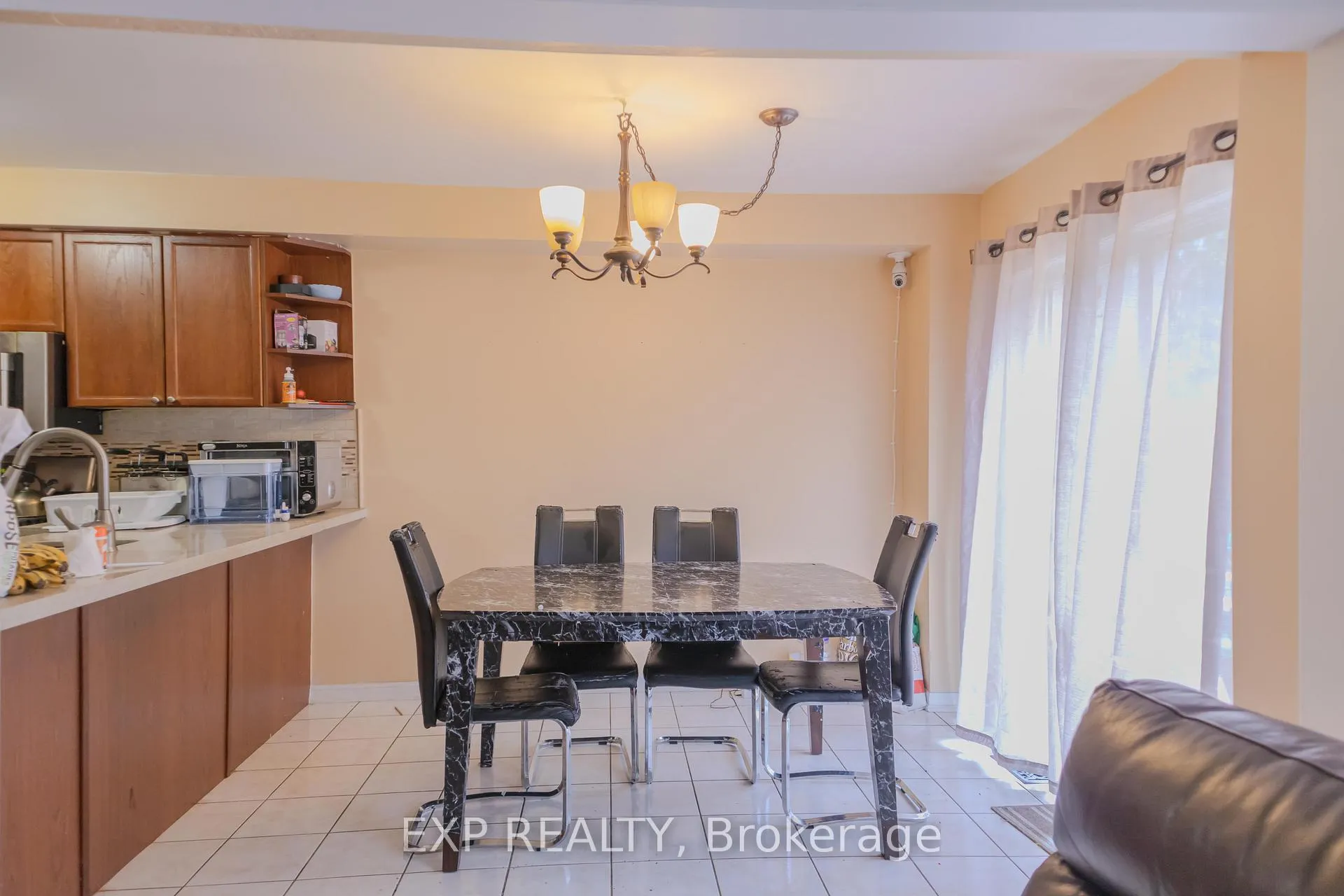 Photo 15 of 136 Kirkland Place, Whitby, Williamsburg — HOMEH