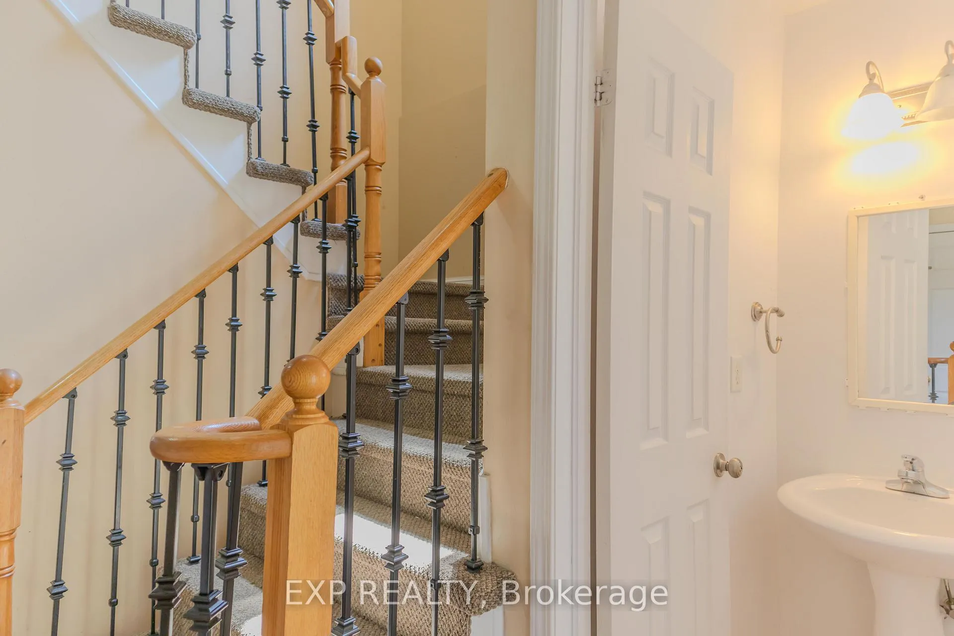 Photo 18 of 136 Kirkland Place, Whitby, Williamsburg — HOMEH