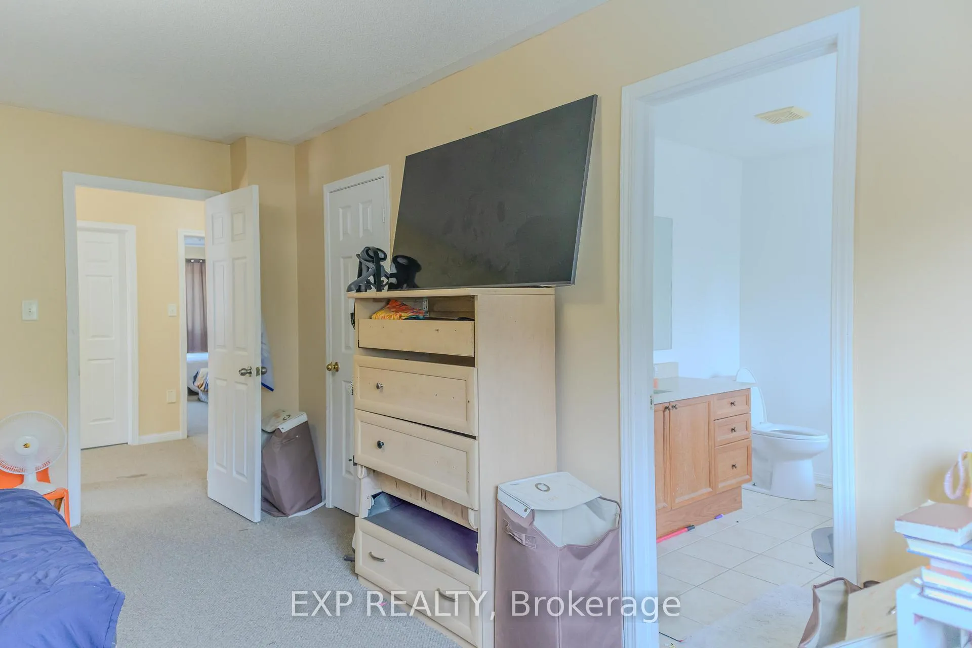 Photo 20 of 136 Kirkland Place, Whitby, Williamsburg — HOMEH
