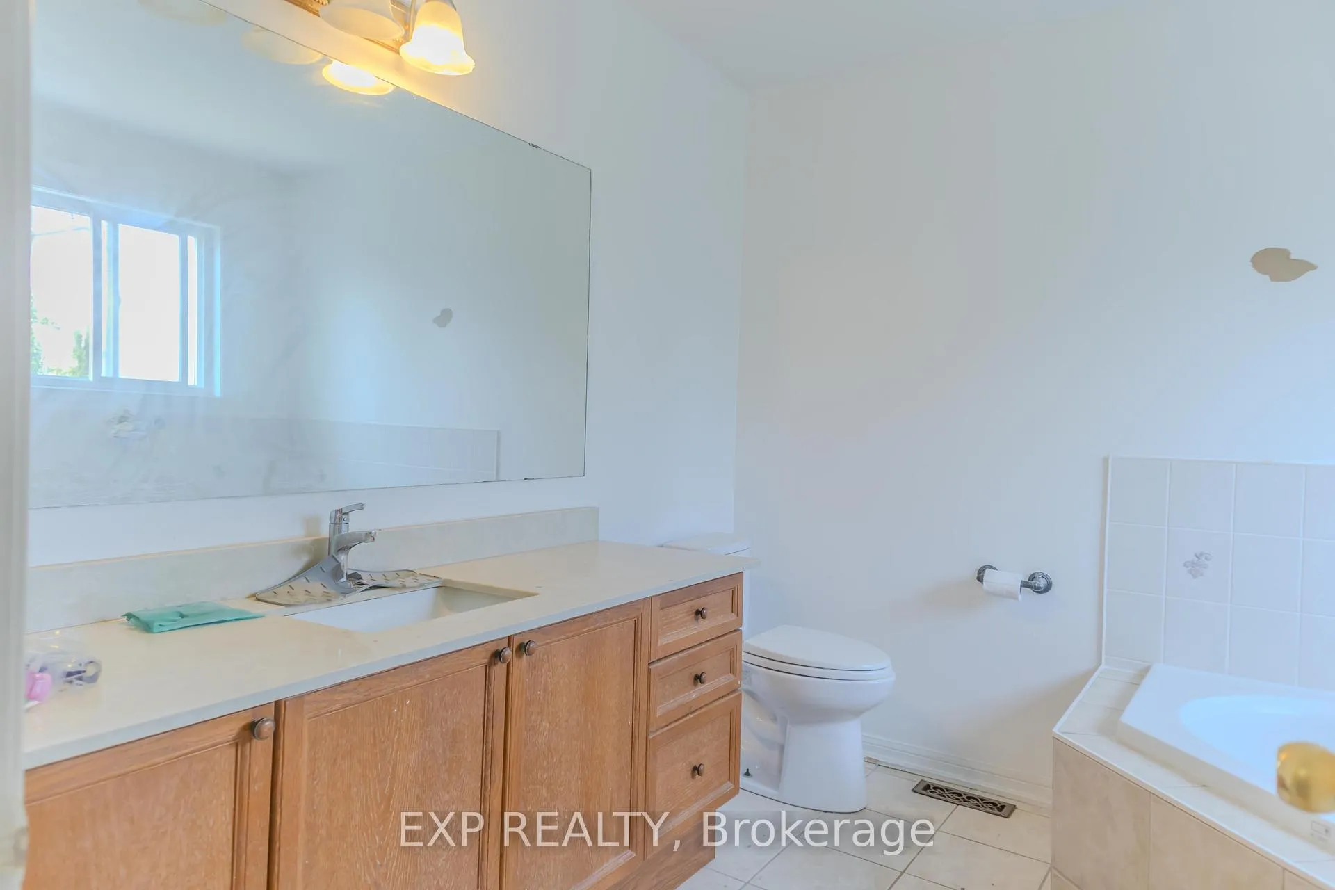 Photo 21 of 136 Kirkland Place, Whitby, Williamsburg — HOMEH