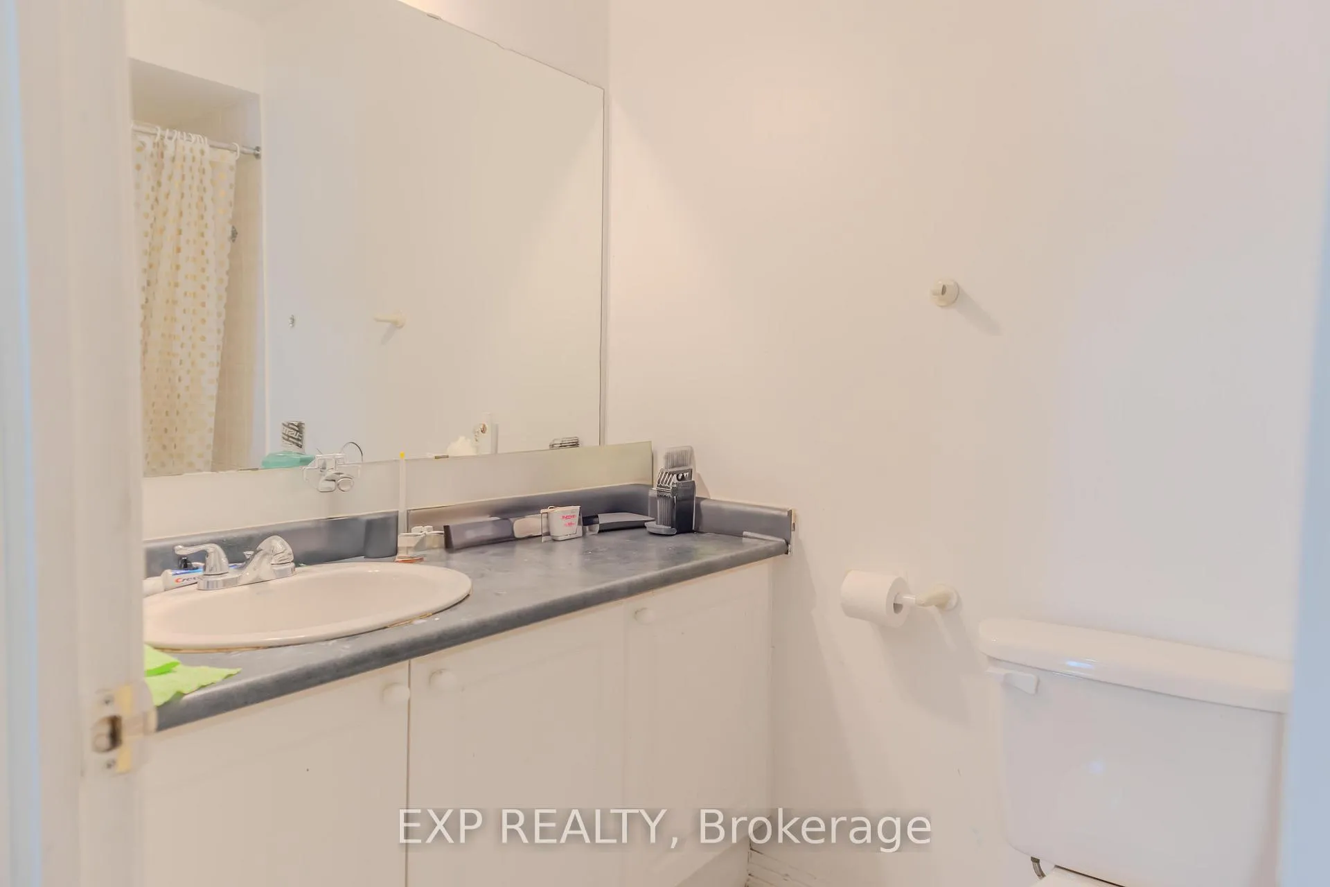 Photo 25 of 136 Kirkland Place, Whitby, Williamsburg — HOMEH