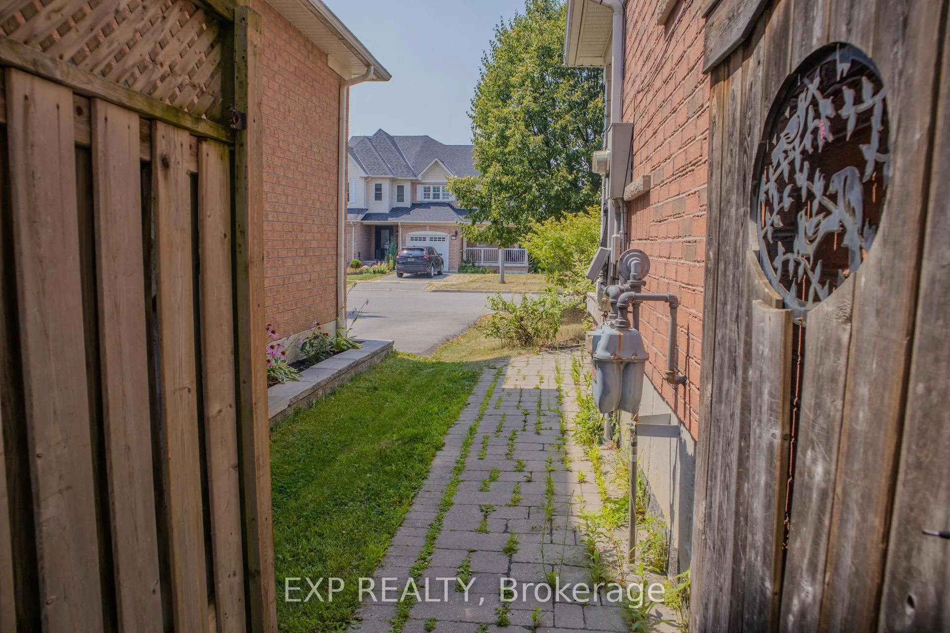 Photo 30 of 136 Kirkland Place, Whitby, Williamsburg — HOMEH