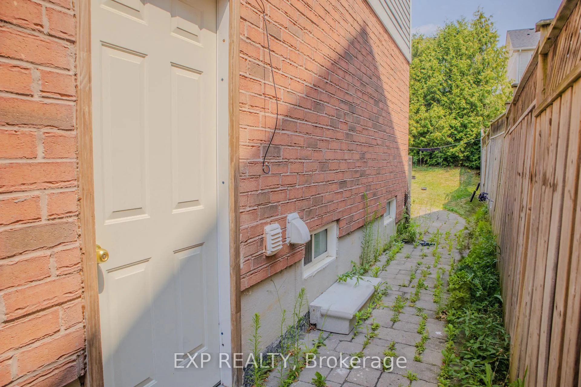 Photo 31 of 136 Kirkland Place, Whitby, Williamsburg — HOMEH