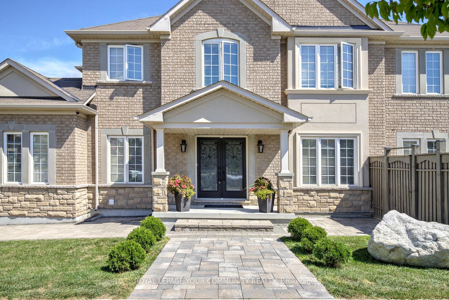 Photo 4 of 45 Pullman Road, Vaughan, Patterson — HOMEH