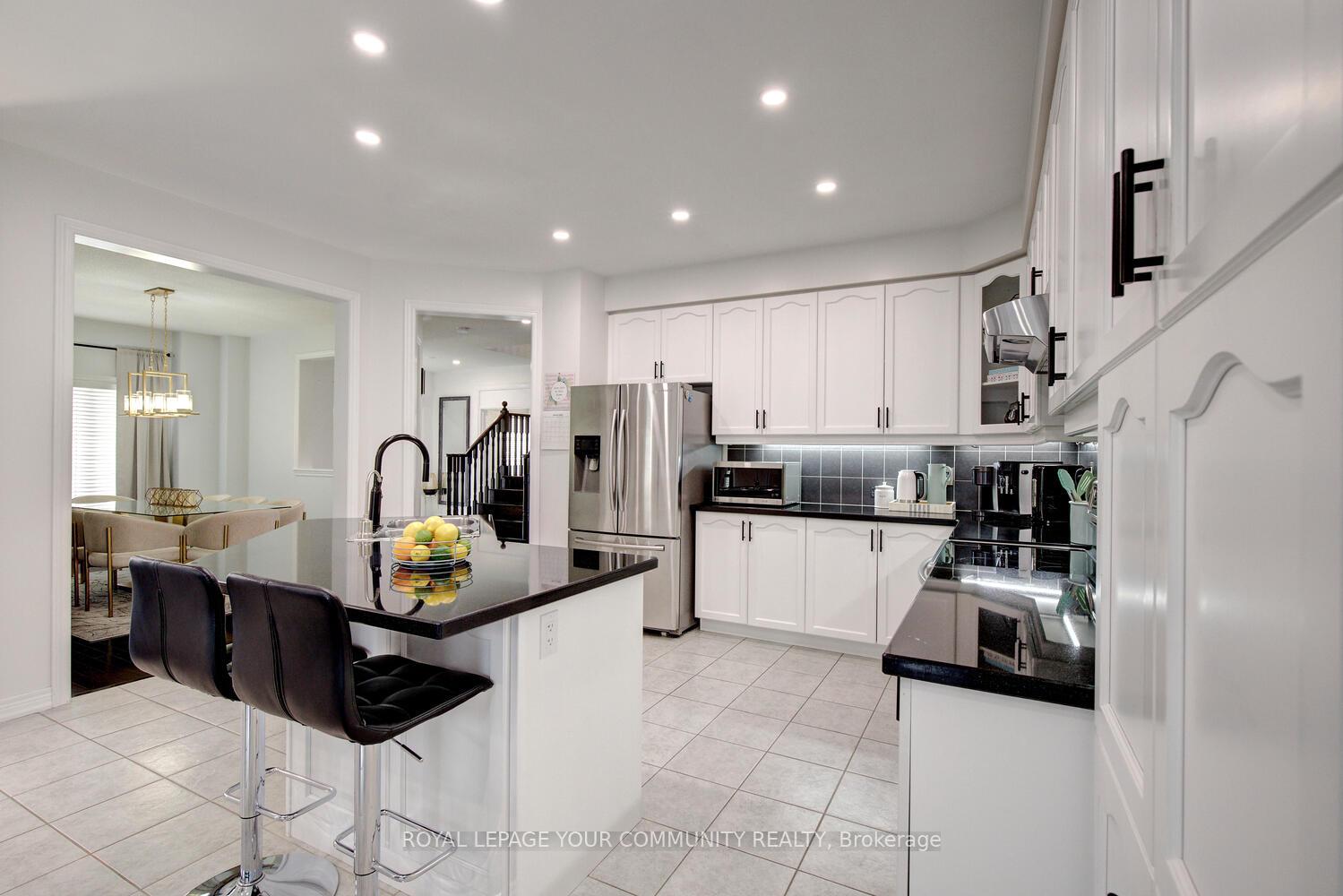 Photo 10 of 45 Pullman Road, Vaughan, Patterson — HOMEH
