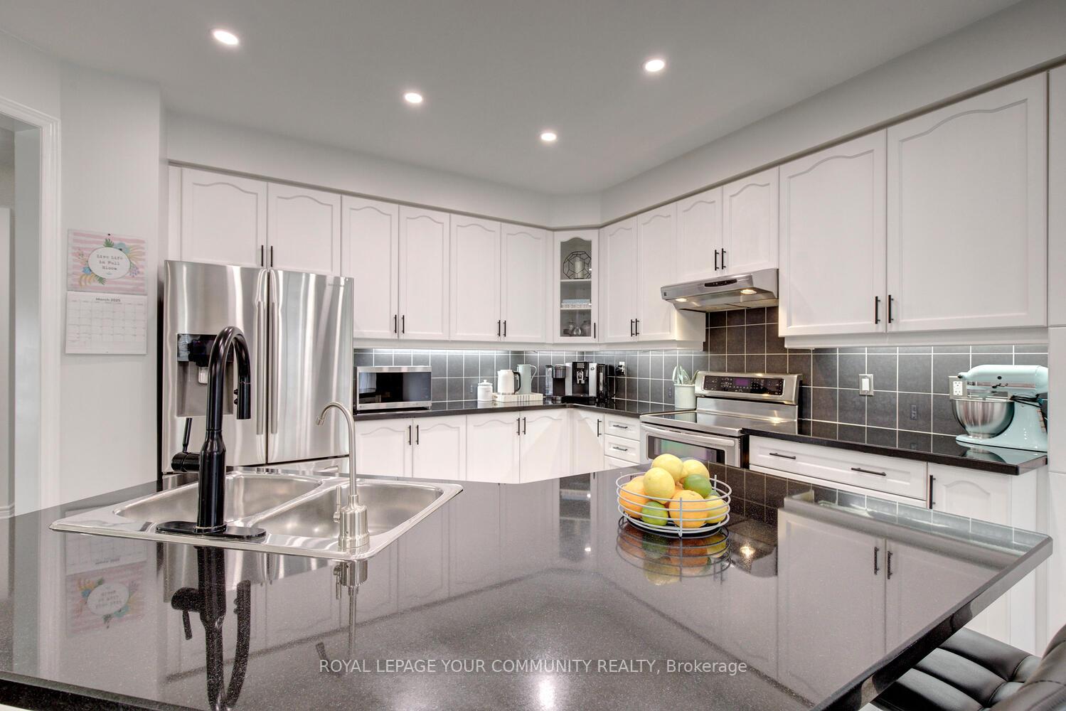 Photo 11 of 45 Pullman Road, Vaughan, Patterson — HOMEH