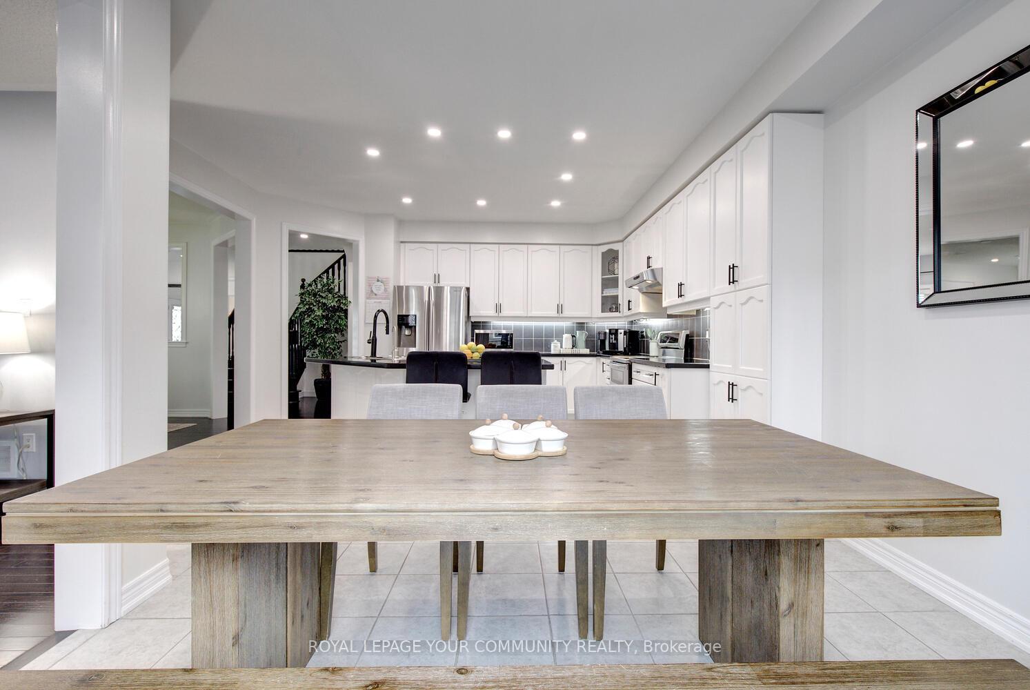 Photo 17 of 45 Pullman Road, Vaughan, Patterson — HOMEH