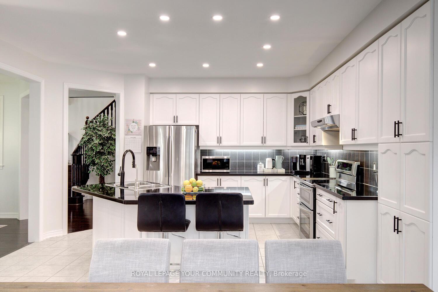 Photo 18 of 45 Pullman Road, Vaughan, Patterson — HOMEH