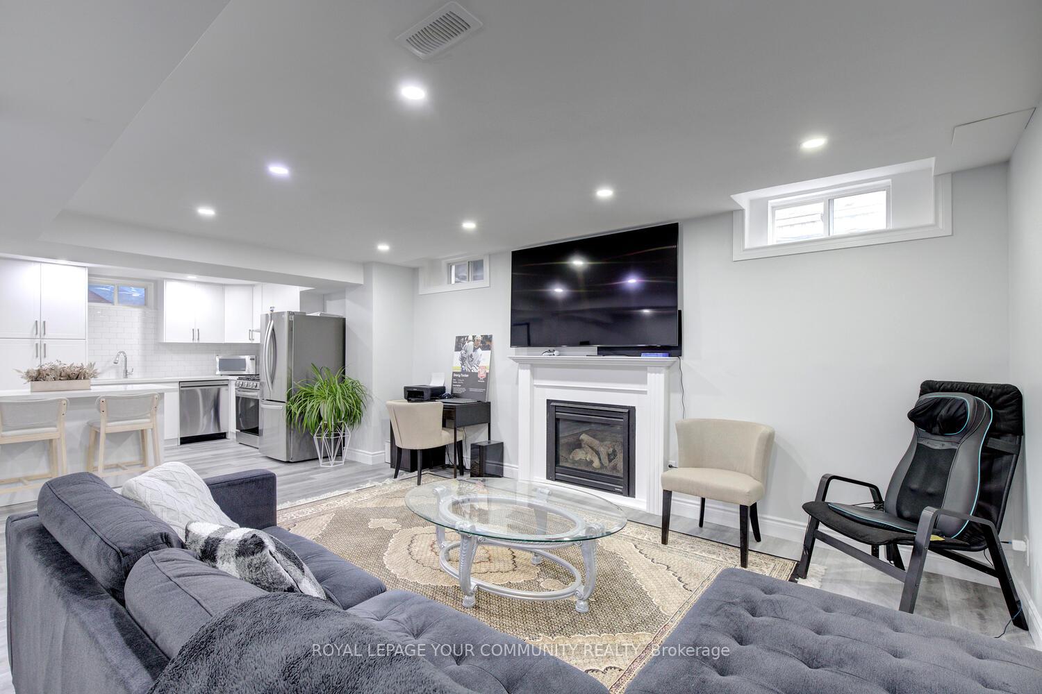 Photo 41 of 45 Pullman Road, Vaughan, Patterson — HOMEH