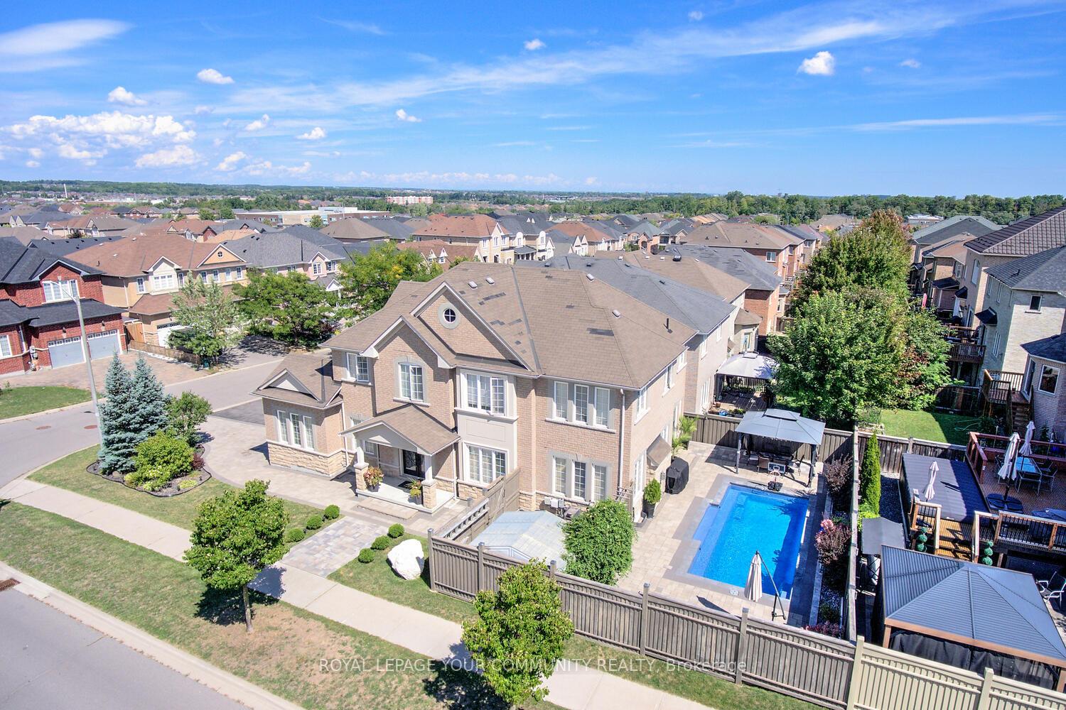 Photo 43 of 45 Pullman Road, Vaughan, Patterson — HOMEH