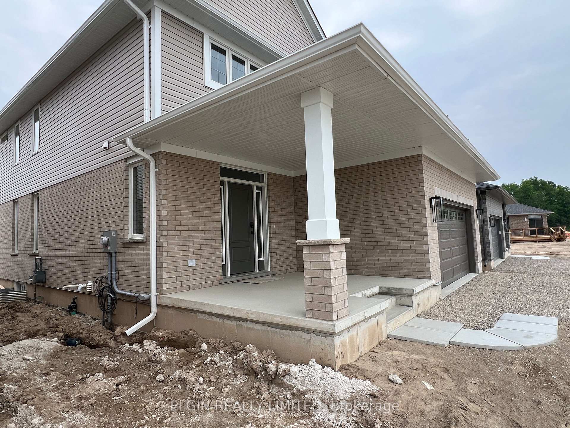 Photo 2 of 39 Hemlock Crescent, Aylmer — HOMEH