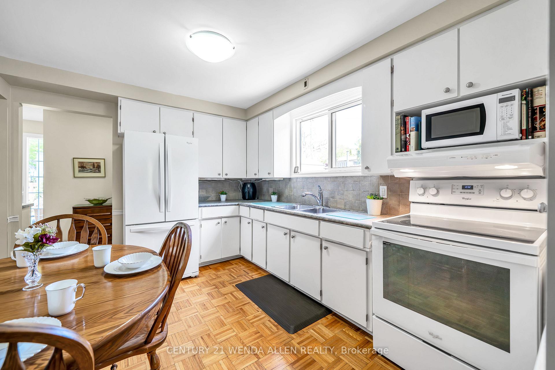 Photo 11 of 18 George Street, Ajax, Central — HOMEH
