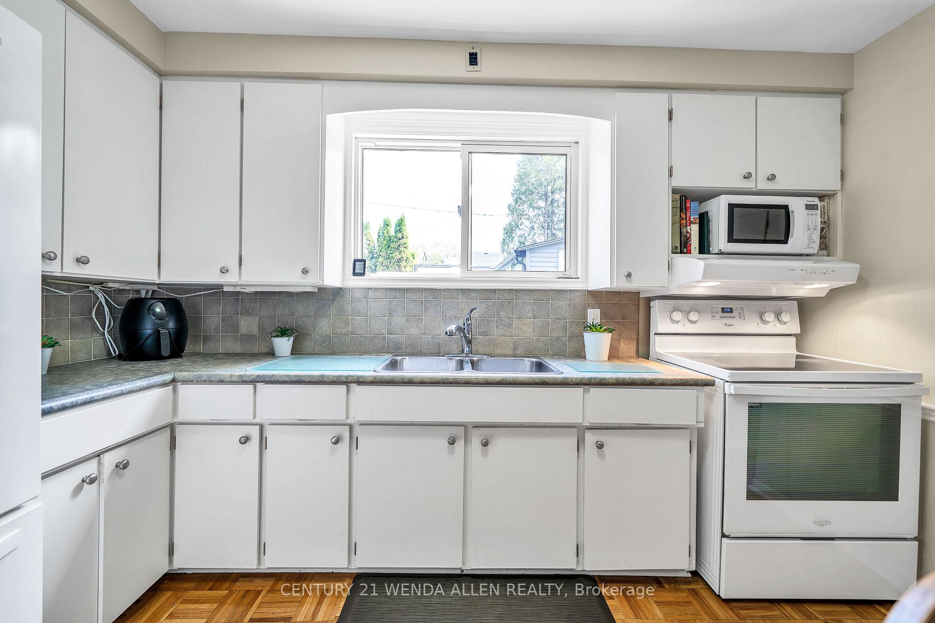 Photo 12 of 18 George Street, Ajax, Central — HOMEH