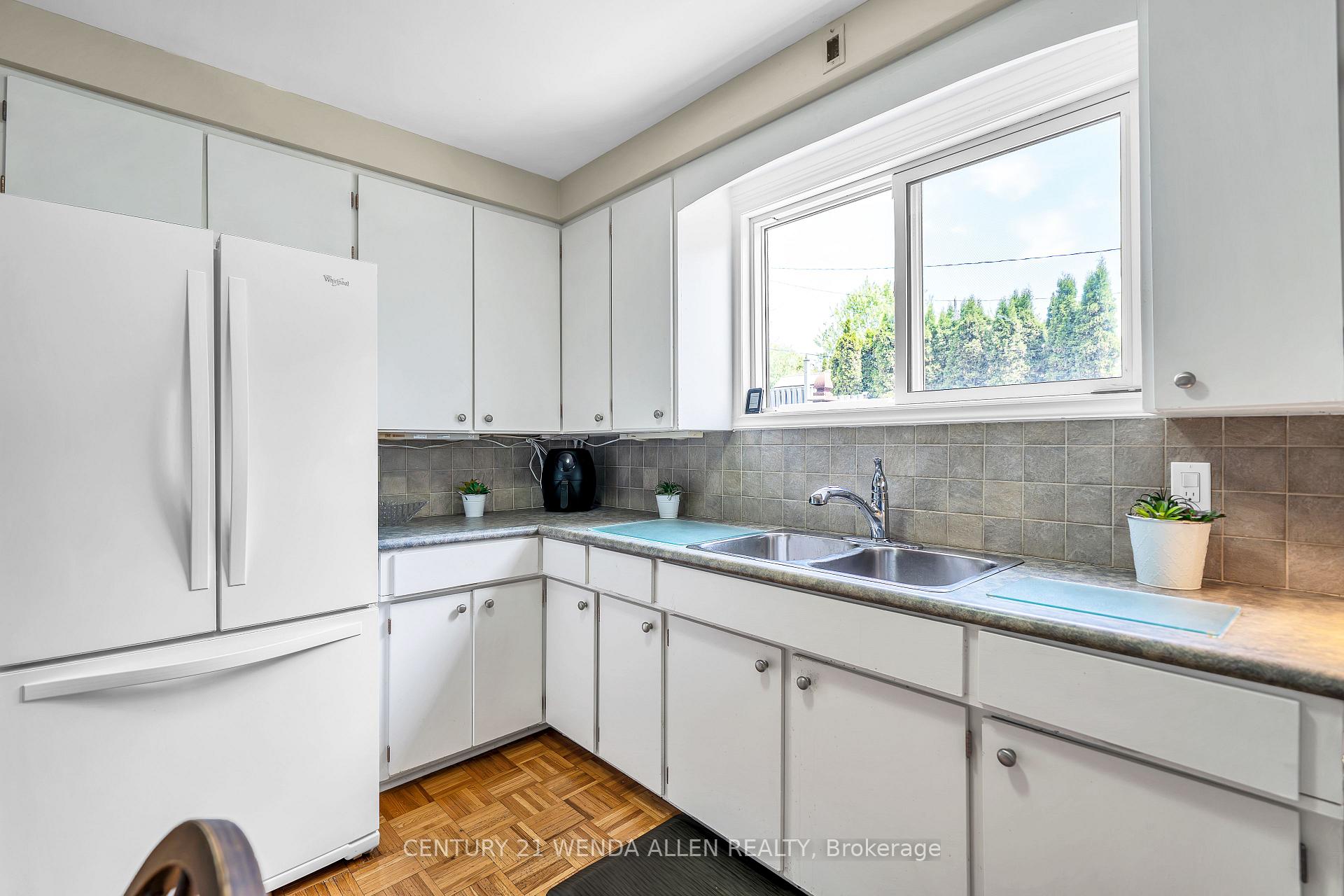 Photo 23 of 18 George Street, Ajax, Central — HOMEH