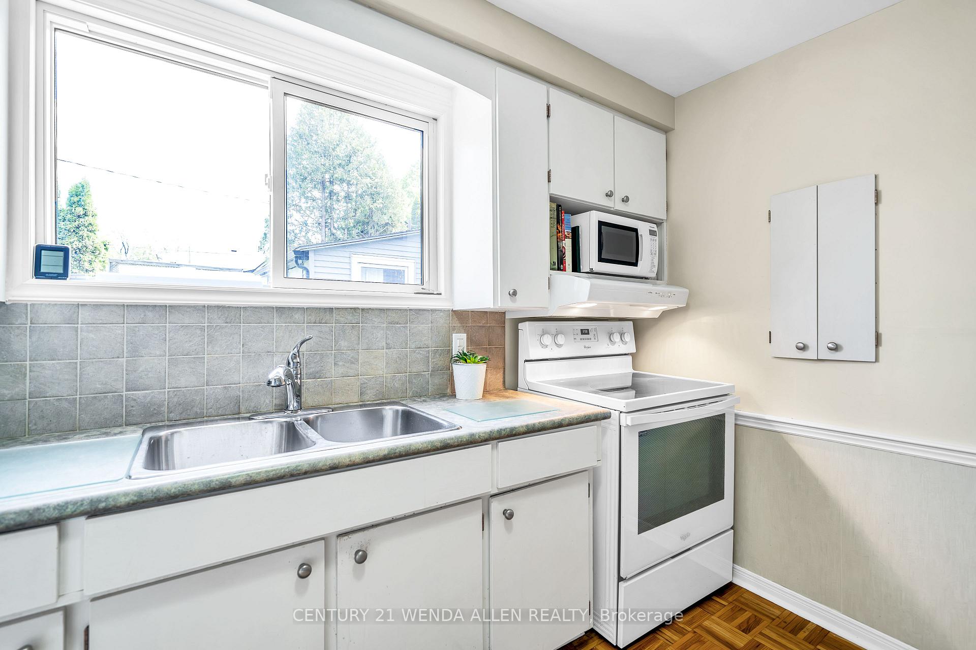 Photo 15 of 18 George Street, Ajax, Central — HOMEH